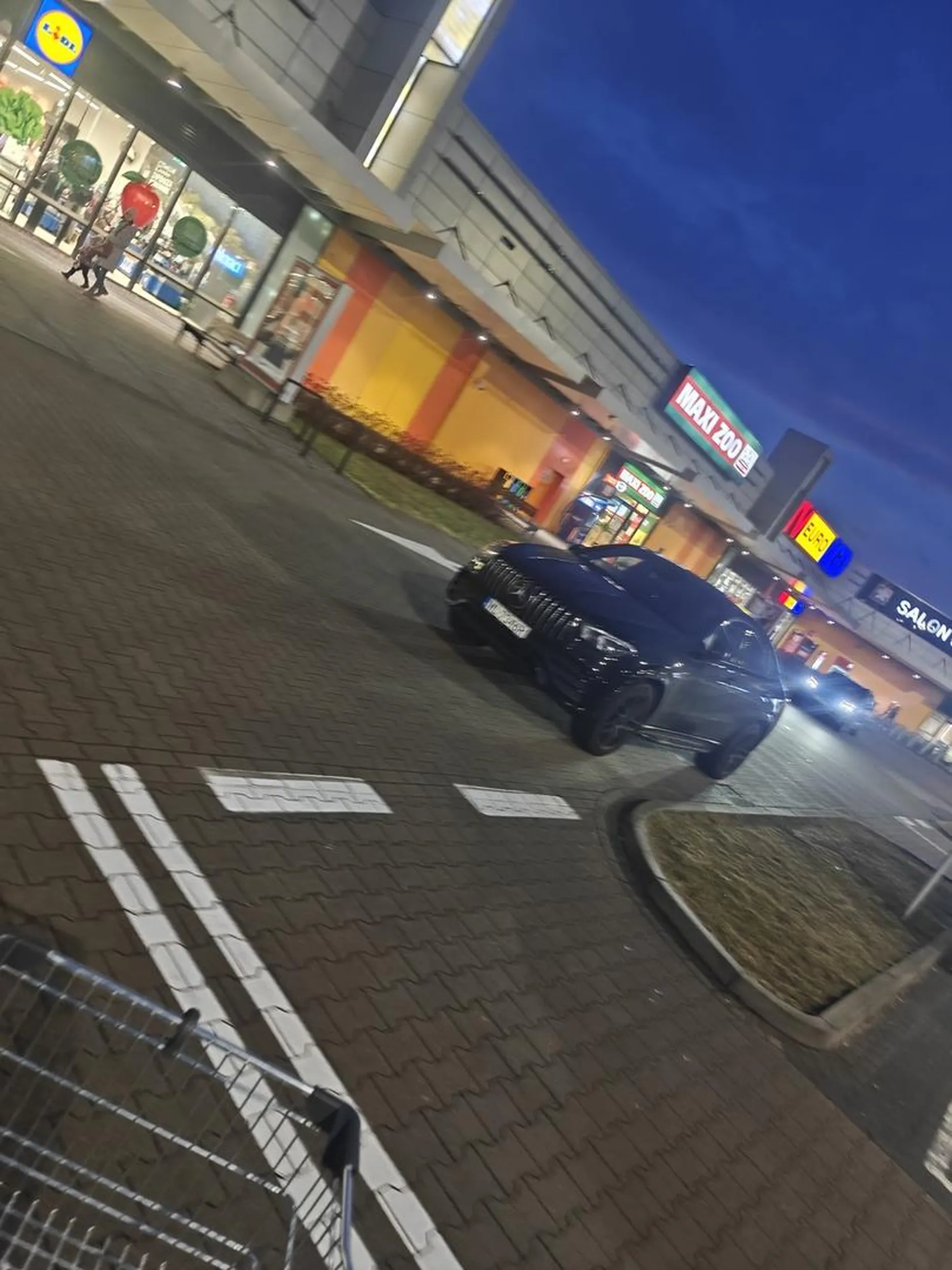 Super parkujący, no kretyn