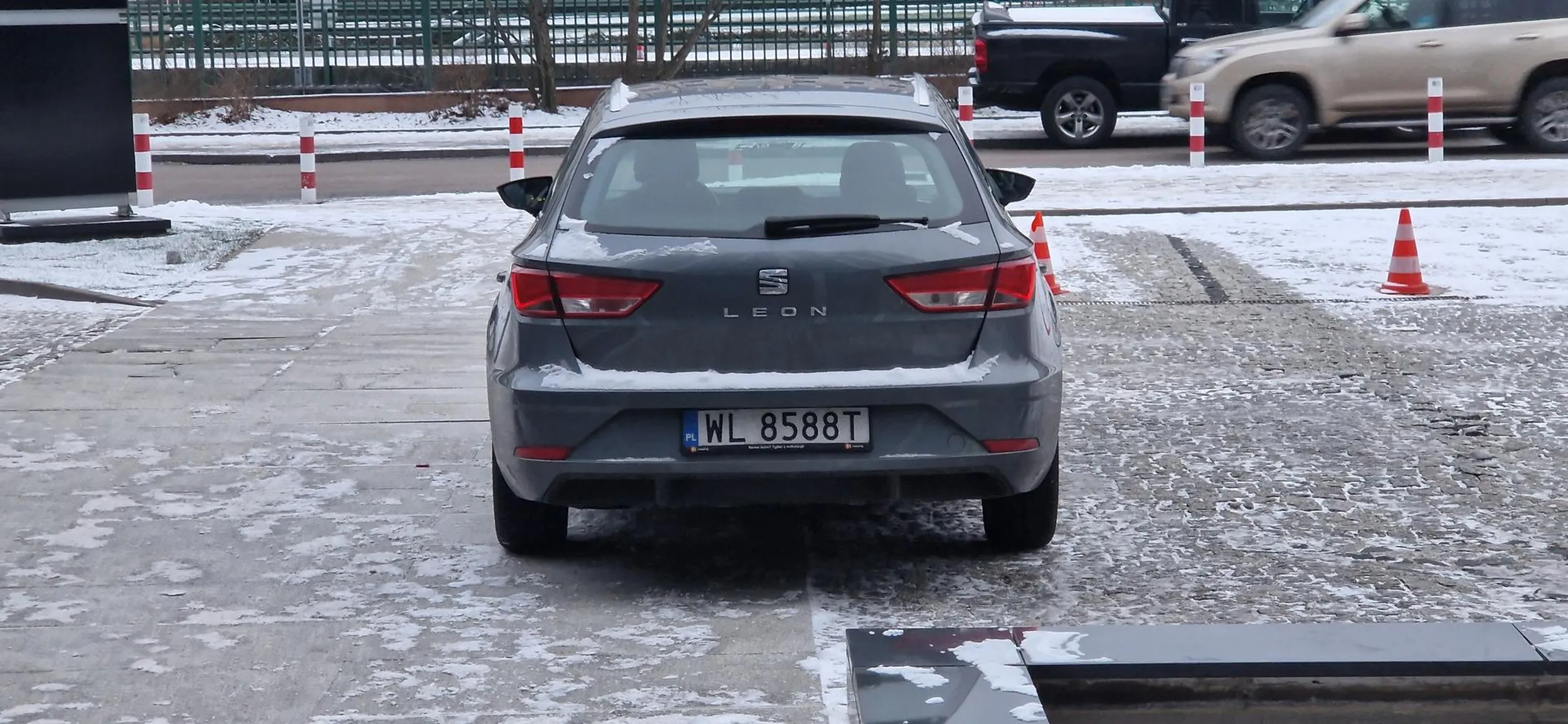 Inteligentne parkowanie na chodniku