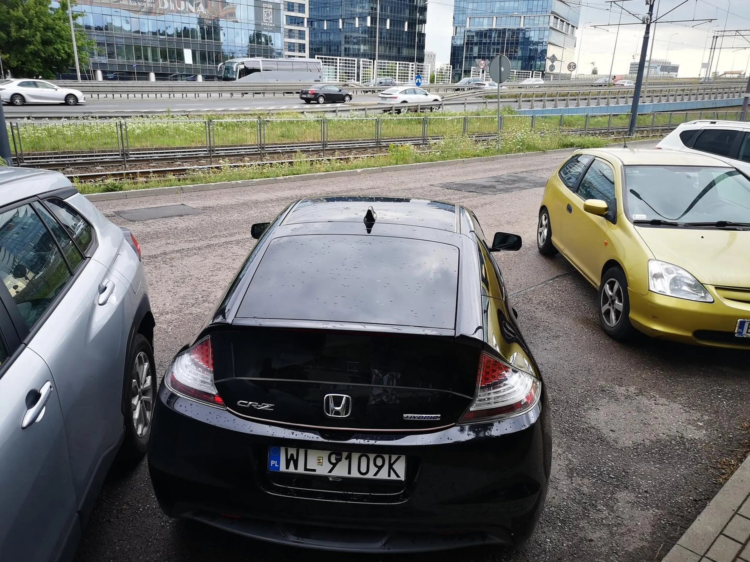 Jak parkować nie potrafi to teraz od pasażera na fotel kierowcy będzie włazić.