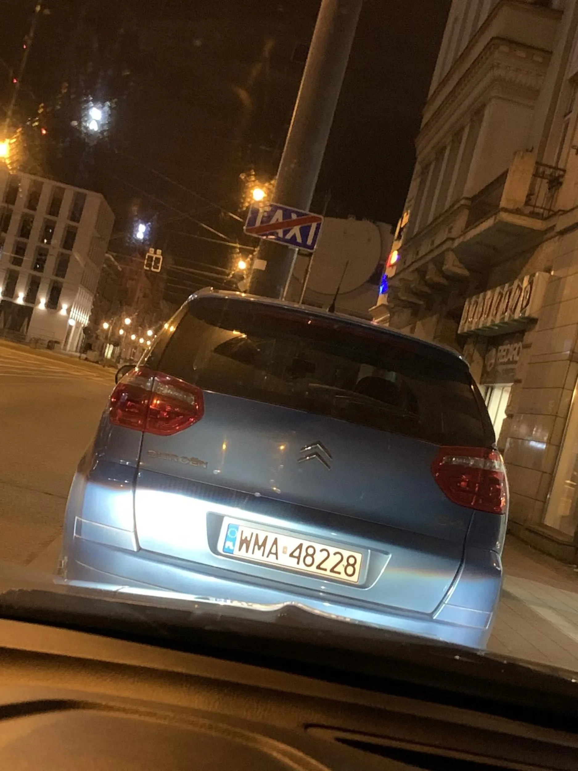Parkowanie na postoju TAXI…