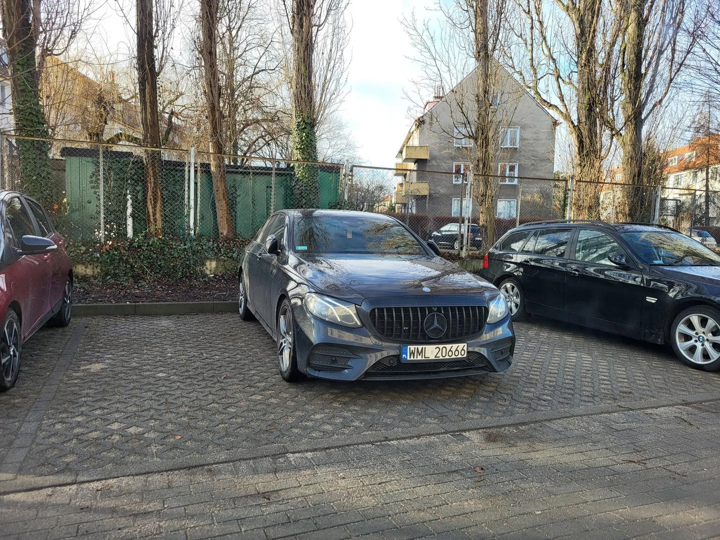 Naucz się stawać w liniach buraku z mercedesa