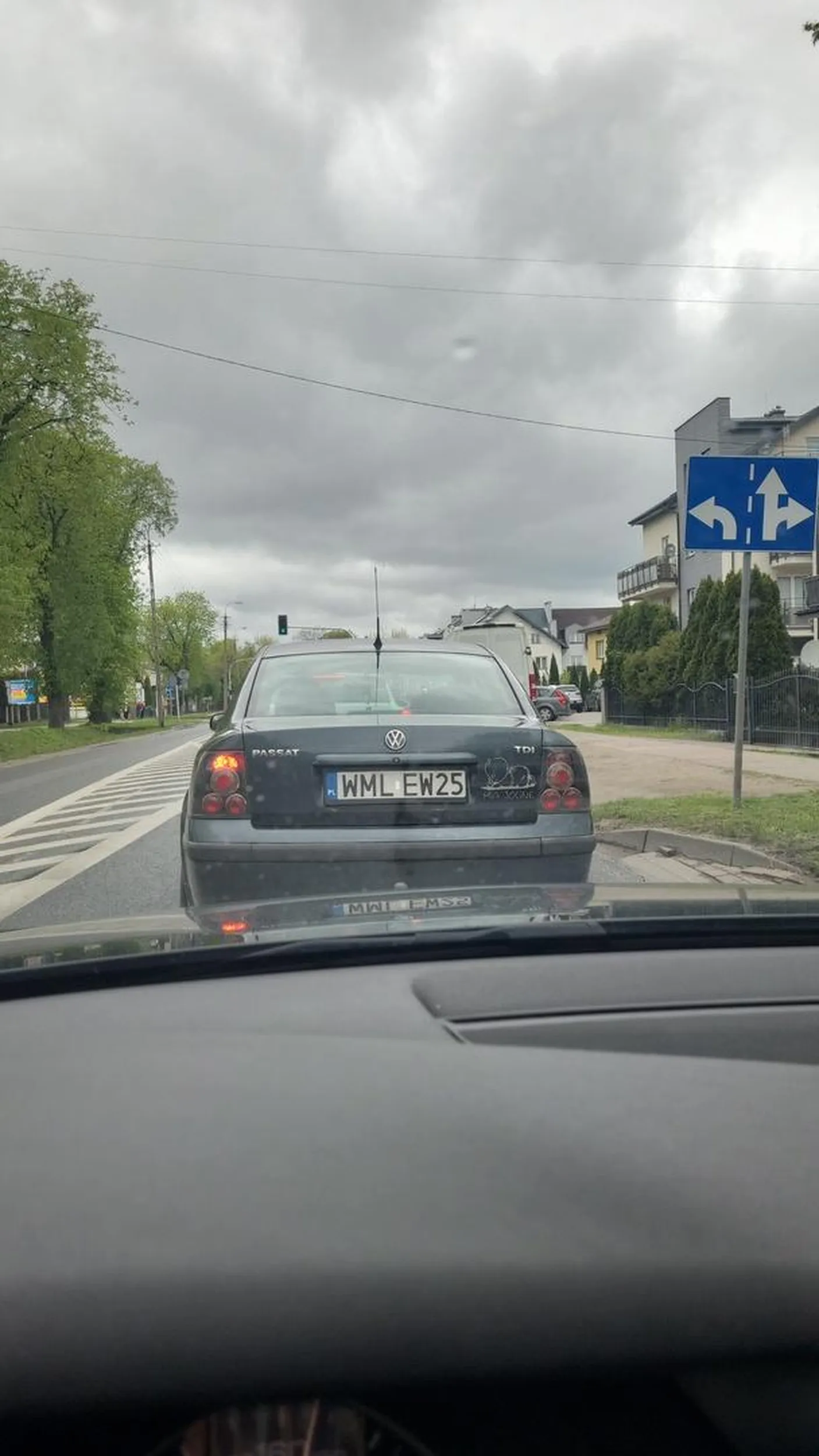 "DROGA PANI"  „Ustąp pierwszeństwa” zobowiązuje do ustąpienia pierwszeństwa pojazdom poruszającym się drogą, na którą się wjeżdża. NASTĘPNYM RAZEM przyspieszę i wjadę Ci w bok ??