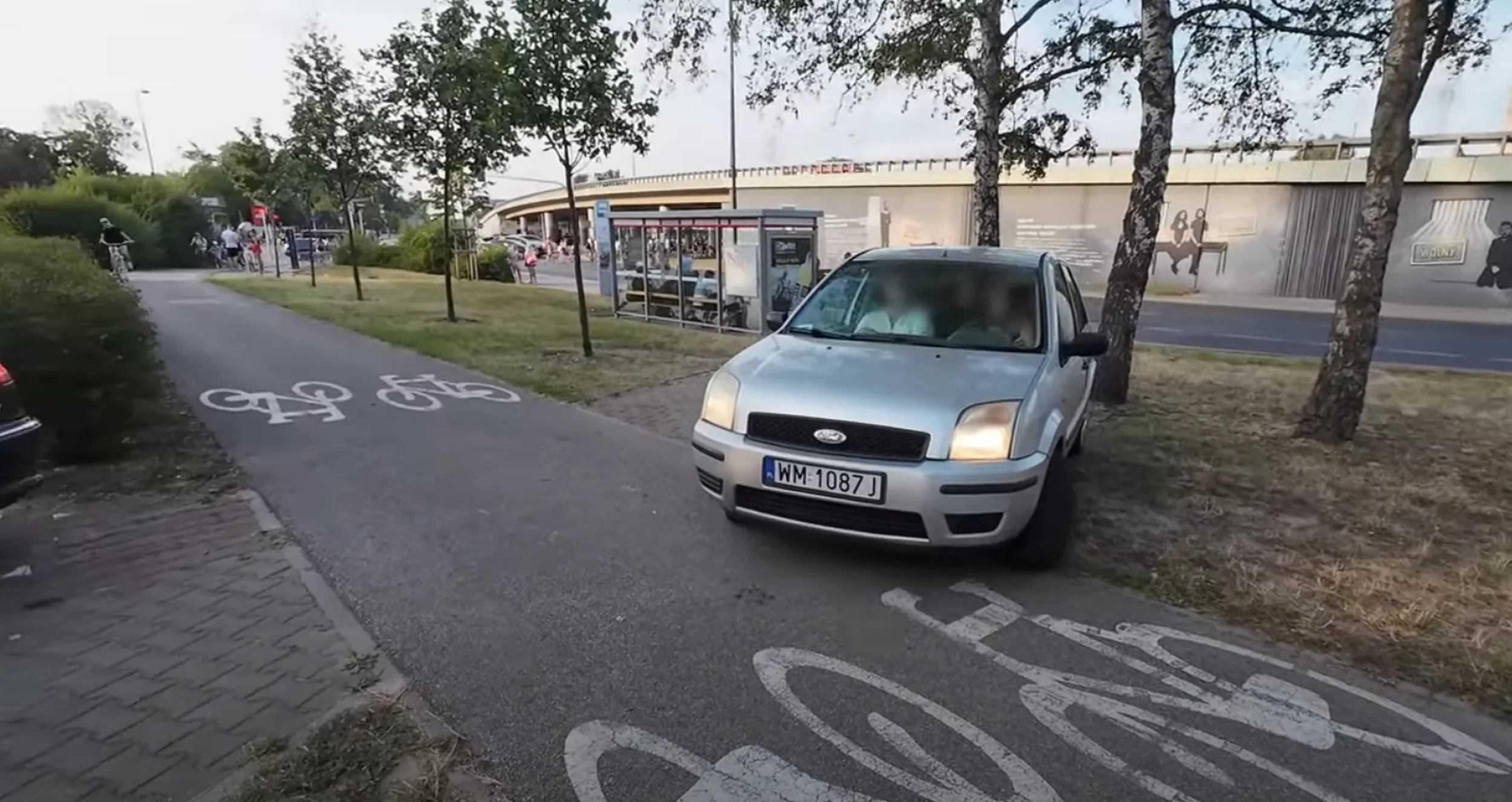 Jazda po chodniku i ścieżce rowerowej