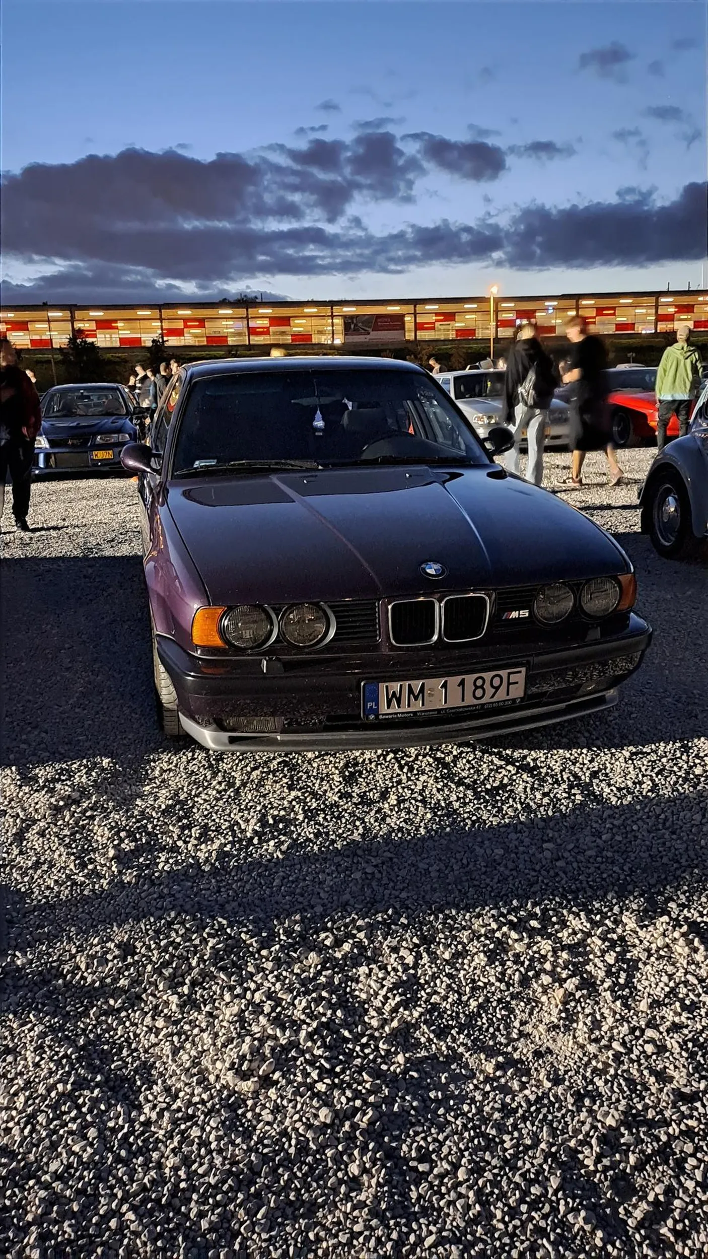 Niesamowity wóz przepiękna bmw M5 e34 w kolorze jak Giorgi Tevzadze. Moje osobiste marzenie