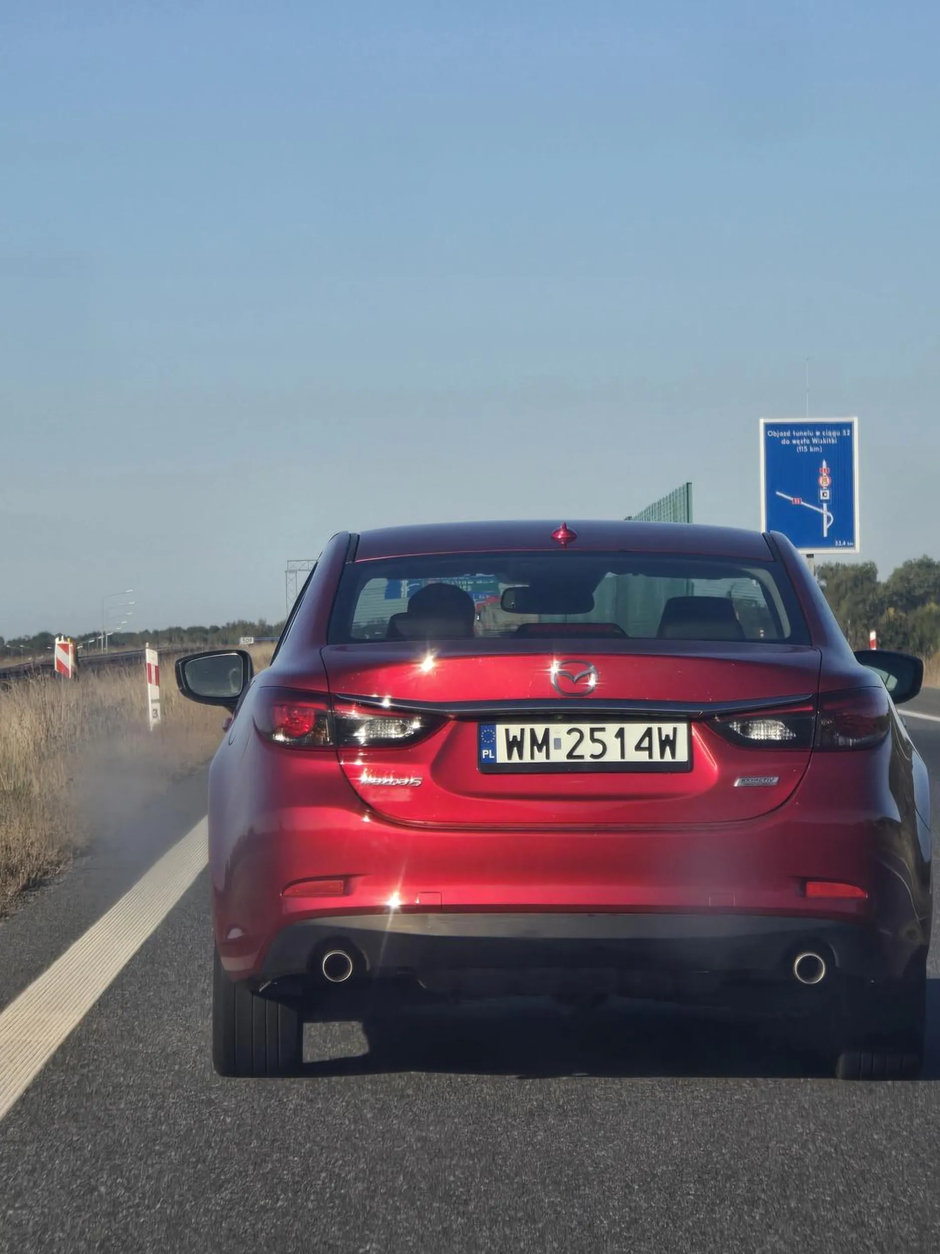 Nie pozdrawiam szeryfa; jedzie ciągle lewym pasem, przyhamowuje bez powodu, przyspiesza gdybyś próbował wyprzedzić go prawym pasem (w tym przypadku do 180kmh więc zdecydowanie na złość).