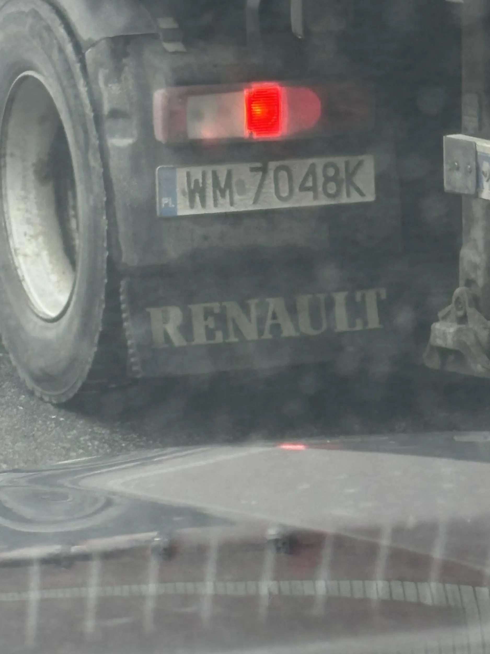 Kierowca ciężarówki nie uznaje przepisu dotyczącego jazdy na suwak. 17.02.2024 warszawa