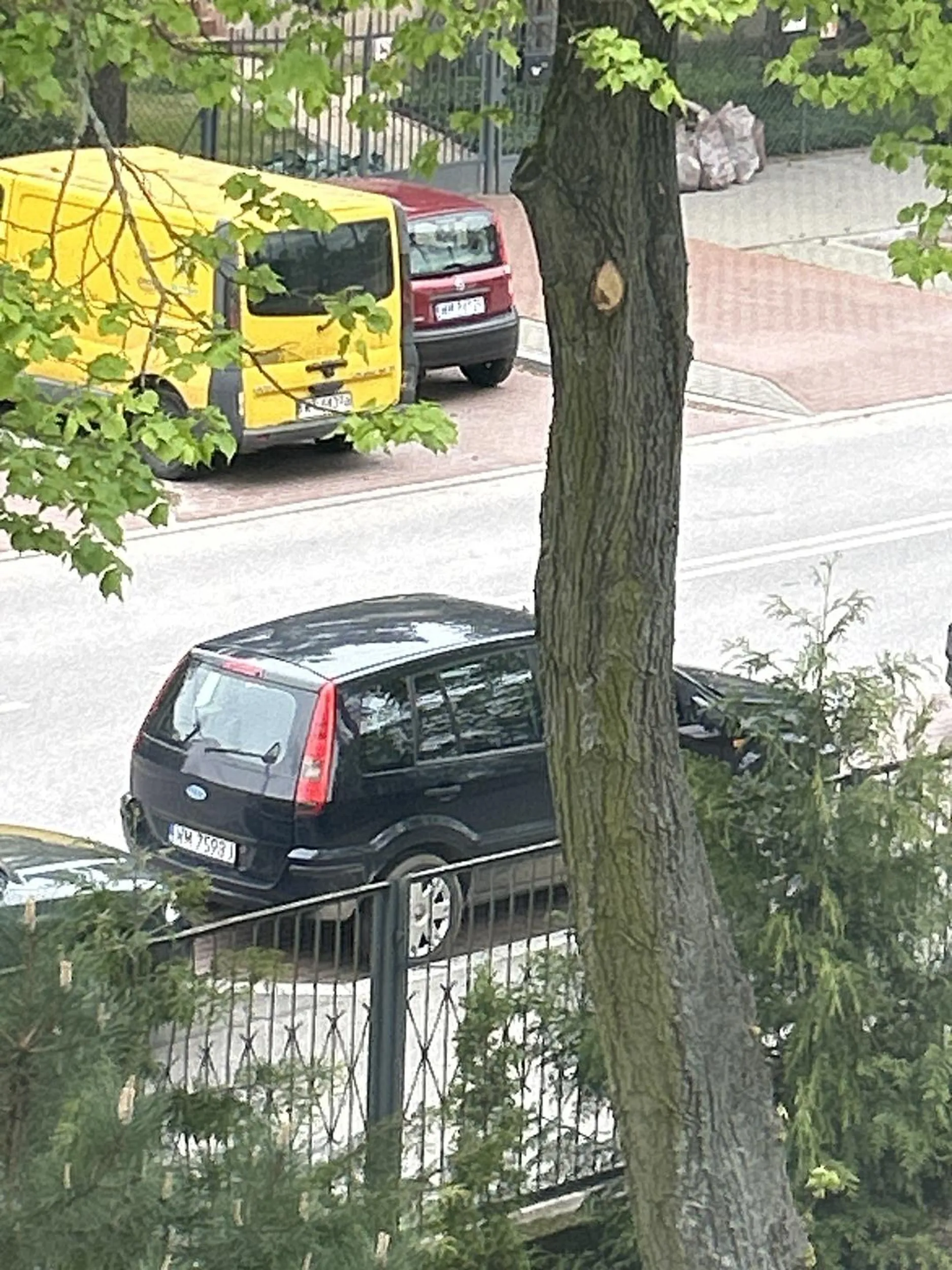 Wyszedł na światłach i nasral mi na maskę