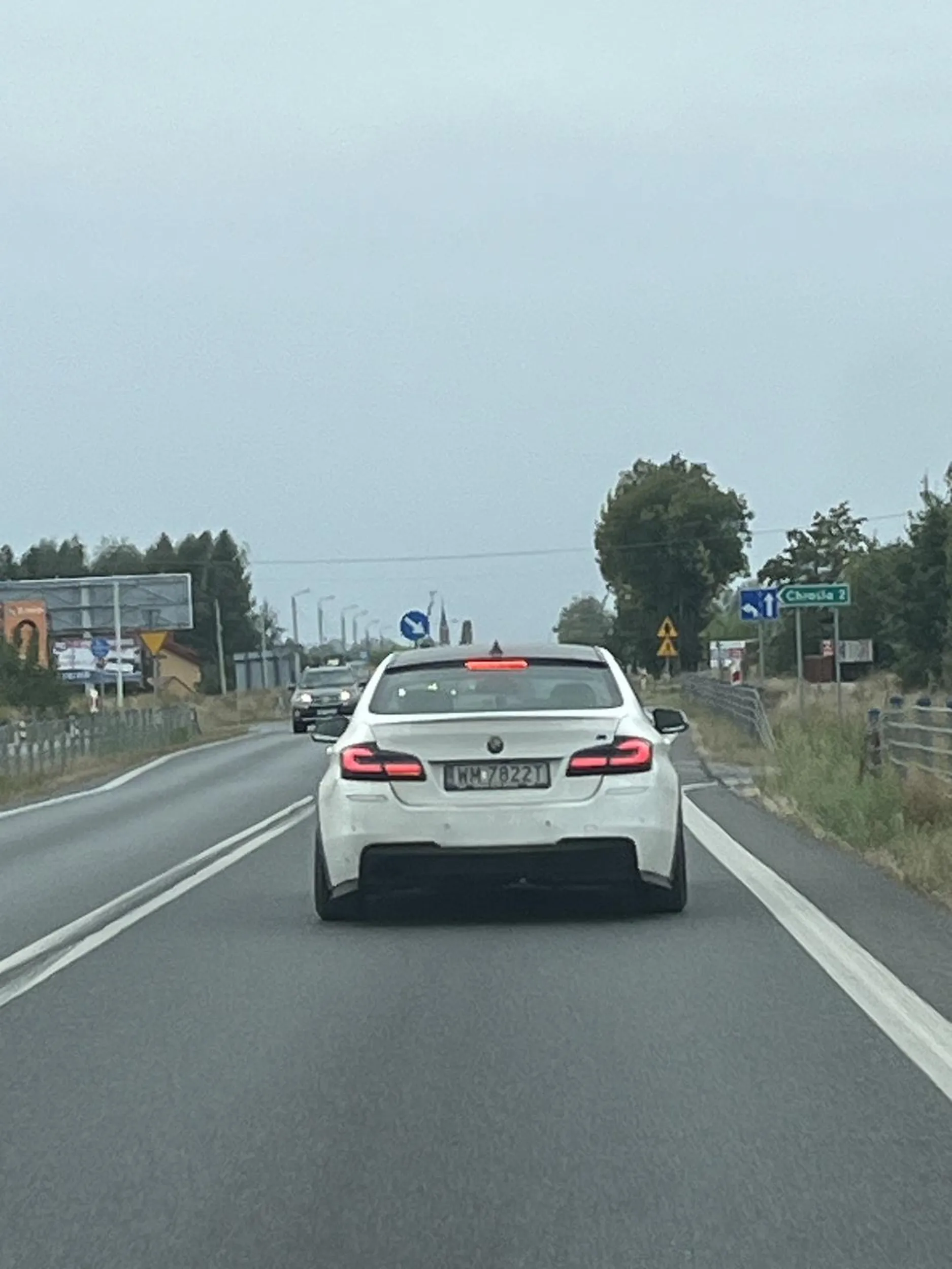 Co ci dało to wyprzedzenie jak i tak skręcałeś w lewo i w dodatku w niedozwolonym miejscu