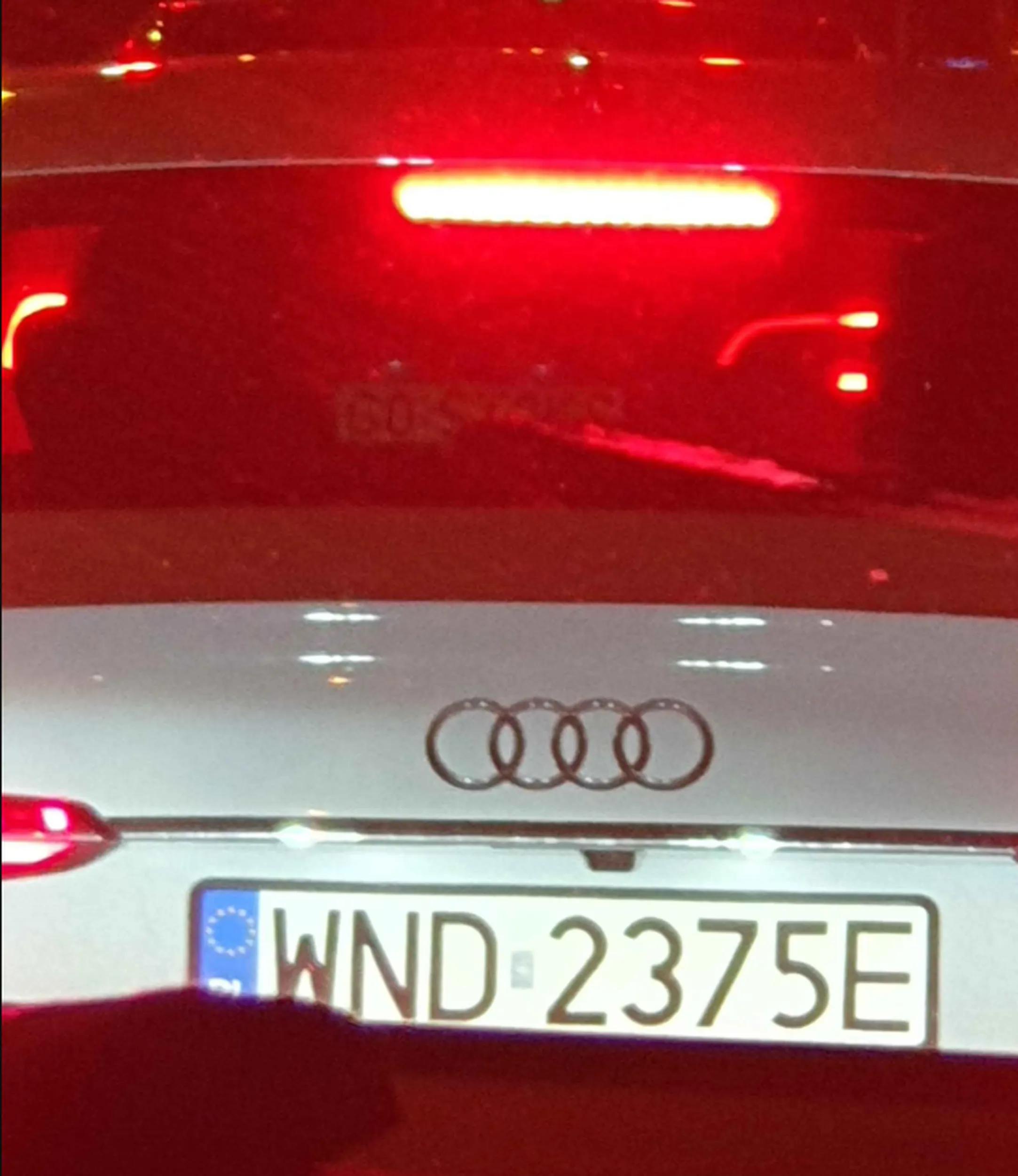 Zajebisty kierowca. Na nowodworskich blachach spotkałem go w Rumii w Pomorskim. Rzetelniak - nic dodać nic ująć. Jeździ BOSKO i PRZEPISOWO! ?