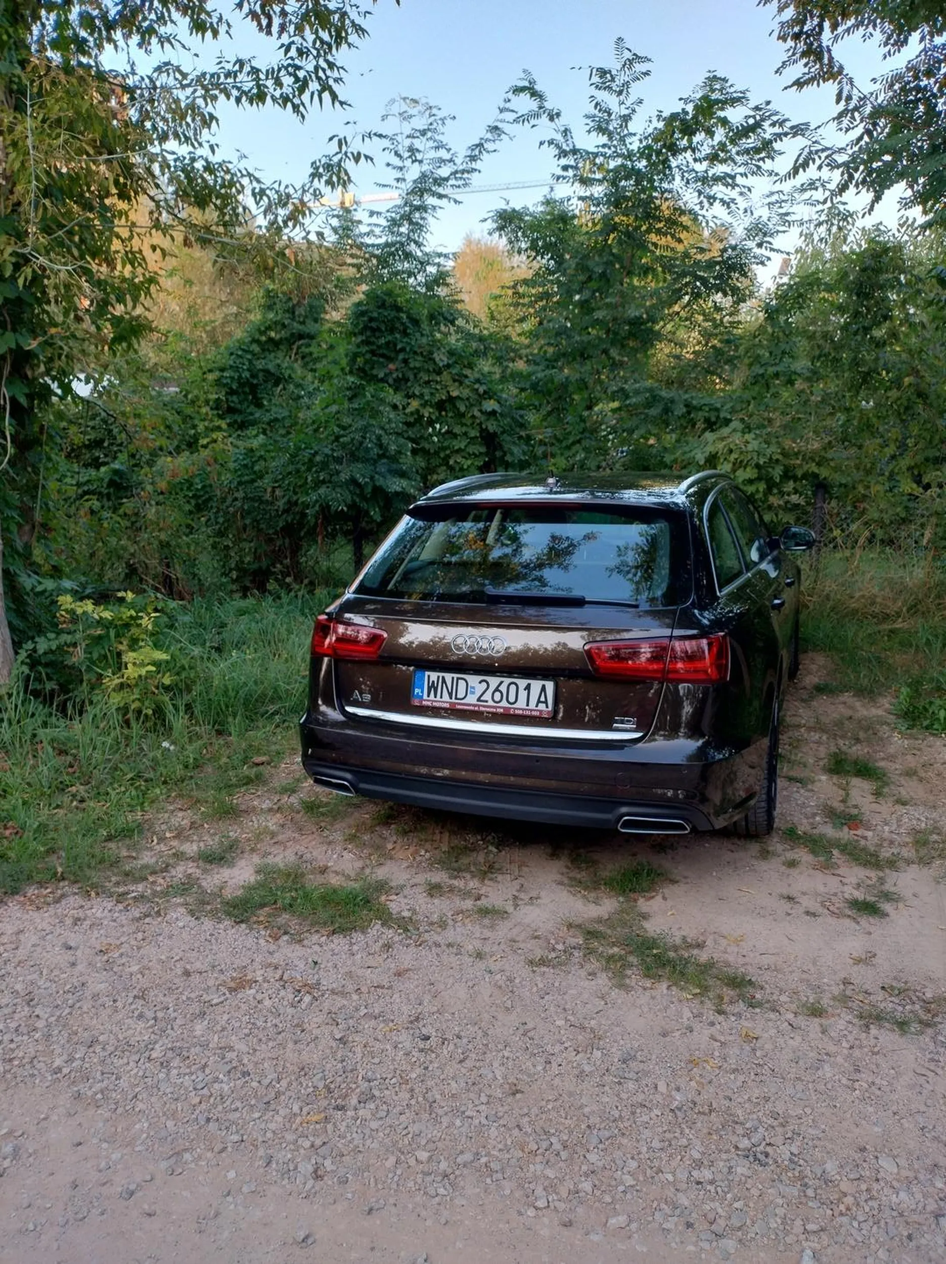 Krótko mówiąc 4 zera na masce, a piąte za kółkiem i to dosłownie, chłop trąbi na rowerzystów bez powodu XD, a jednego prawie rozjechał