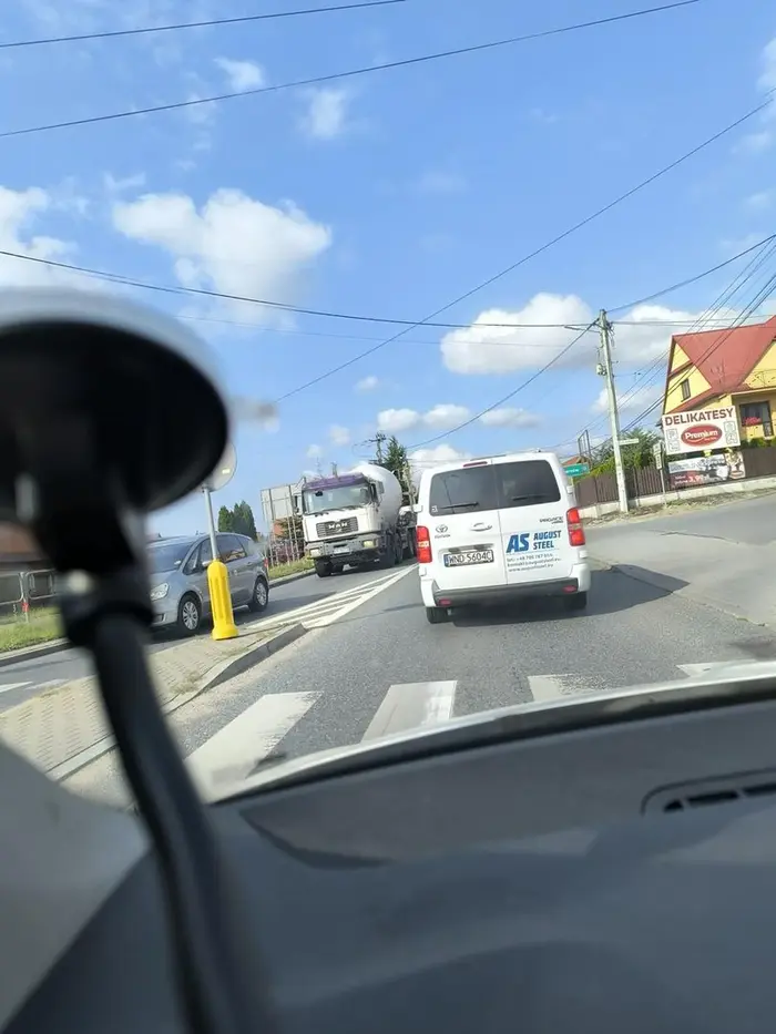 Kierowca wymusza pierwszeństwo