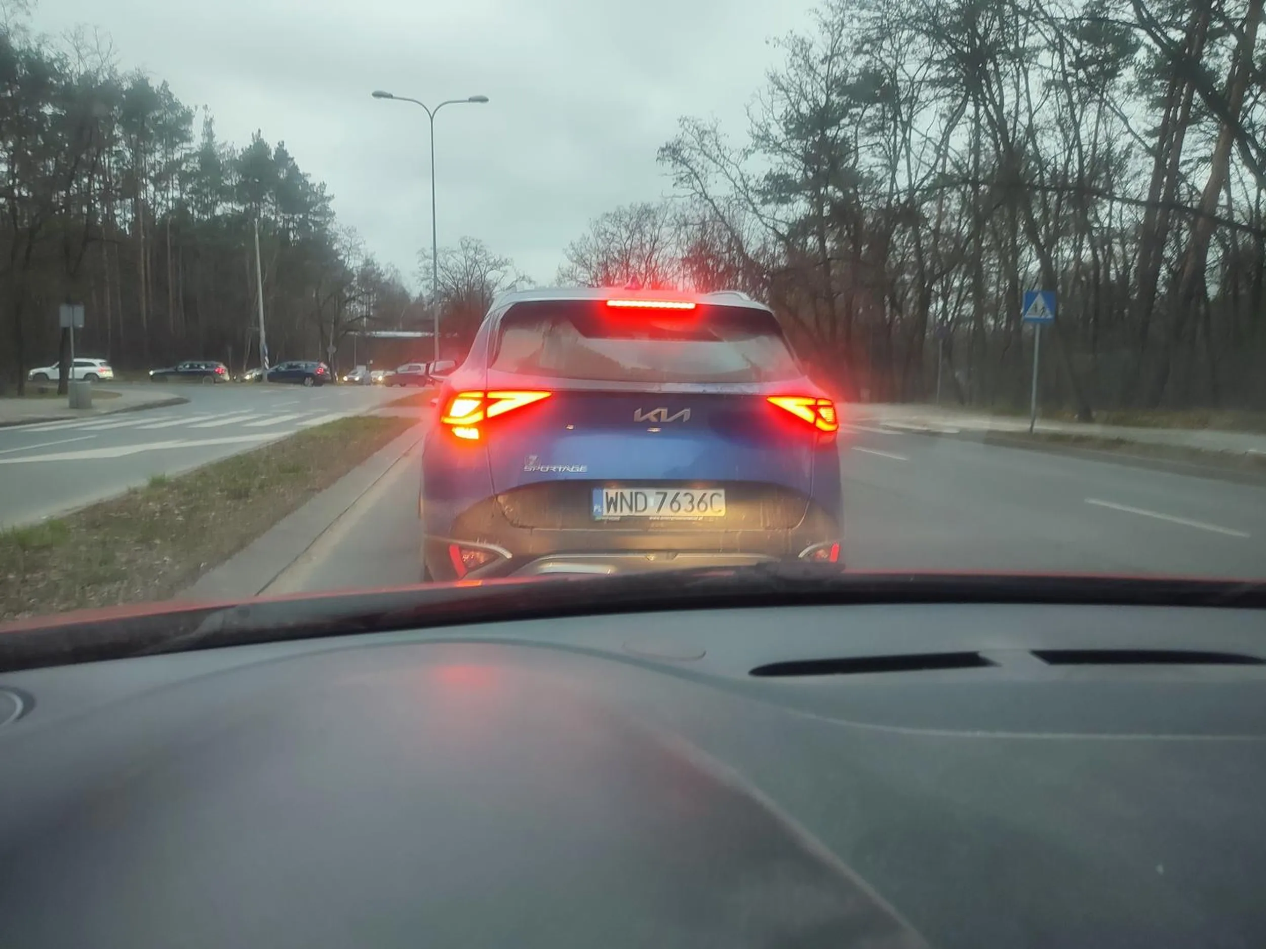 Typ po przekroczeniu dopuszczalnej prędkości w terenie zabudowanym, beztrosko wyprzedził na pasach gdzie czekał pieszy na przejście