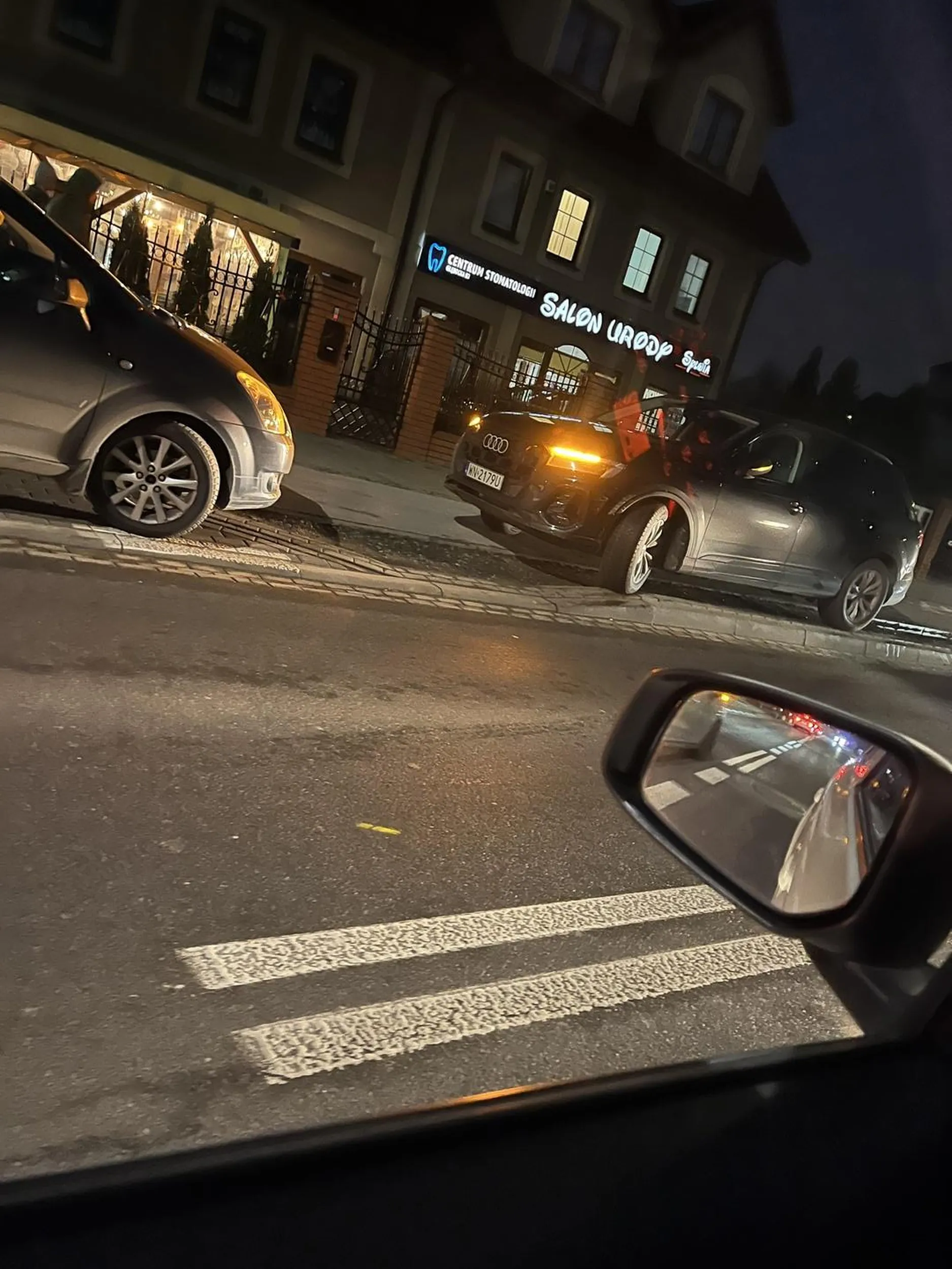 Mistrz parkowania na drodze rowerowej.