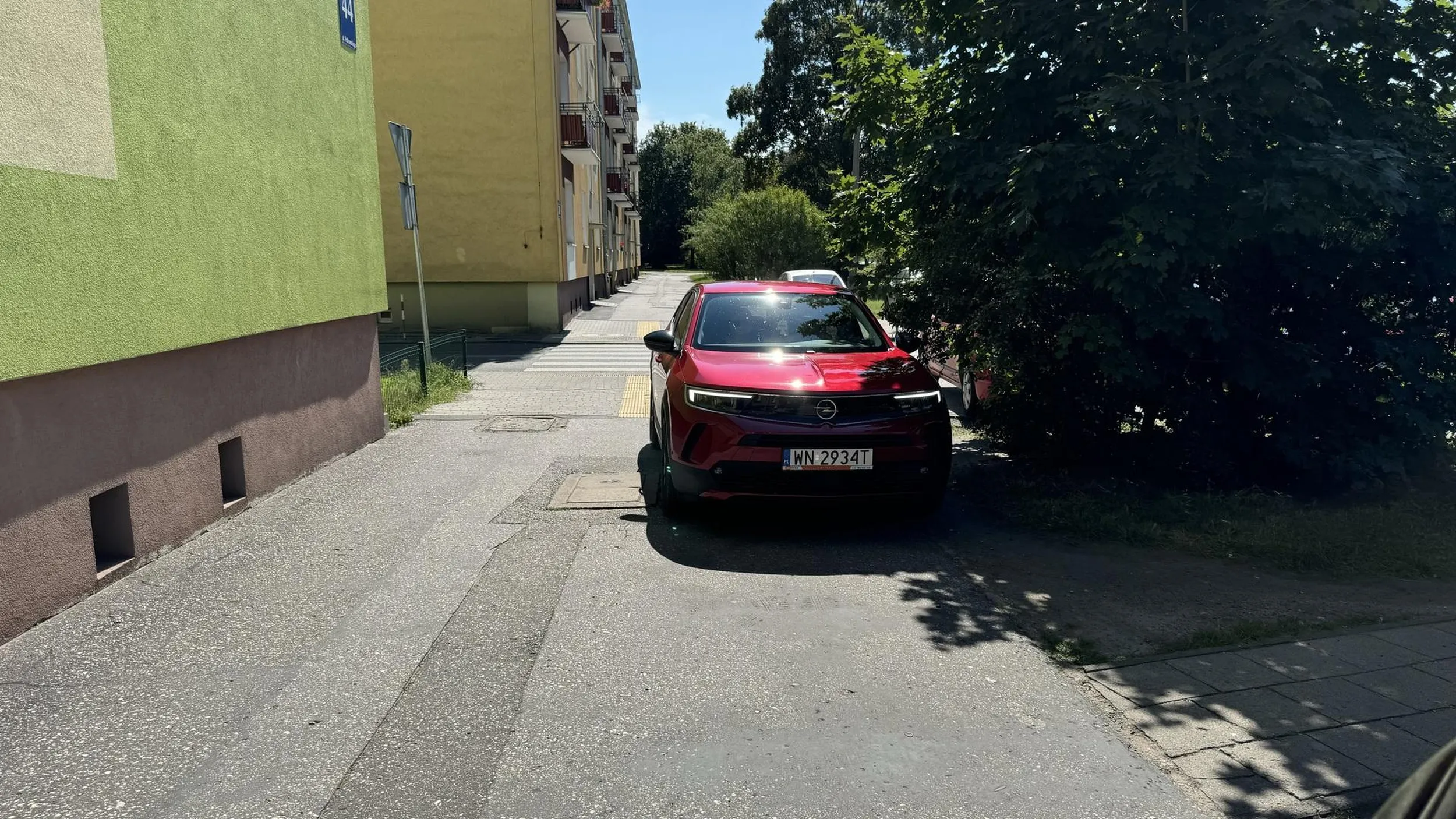 Jazda po przejściu dla pieszych i chodniku