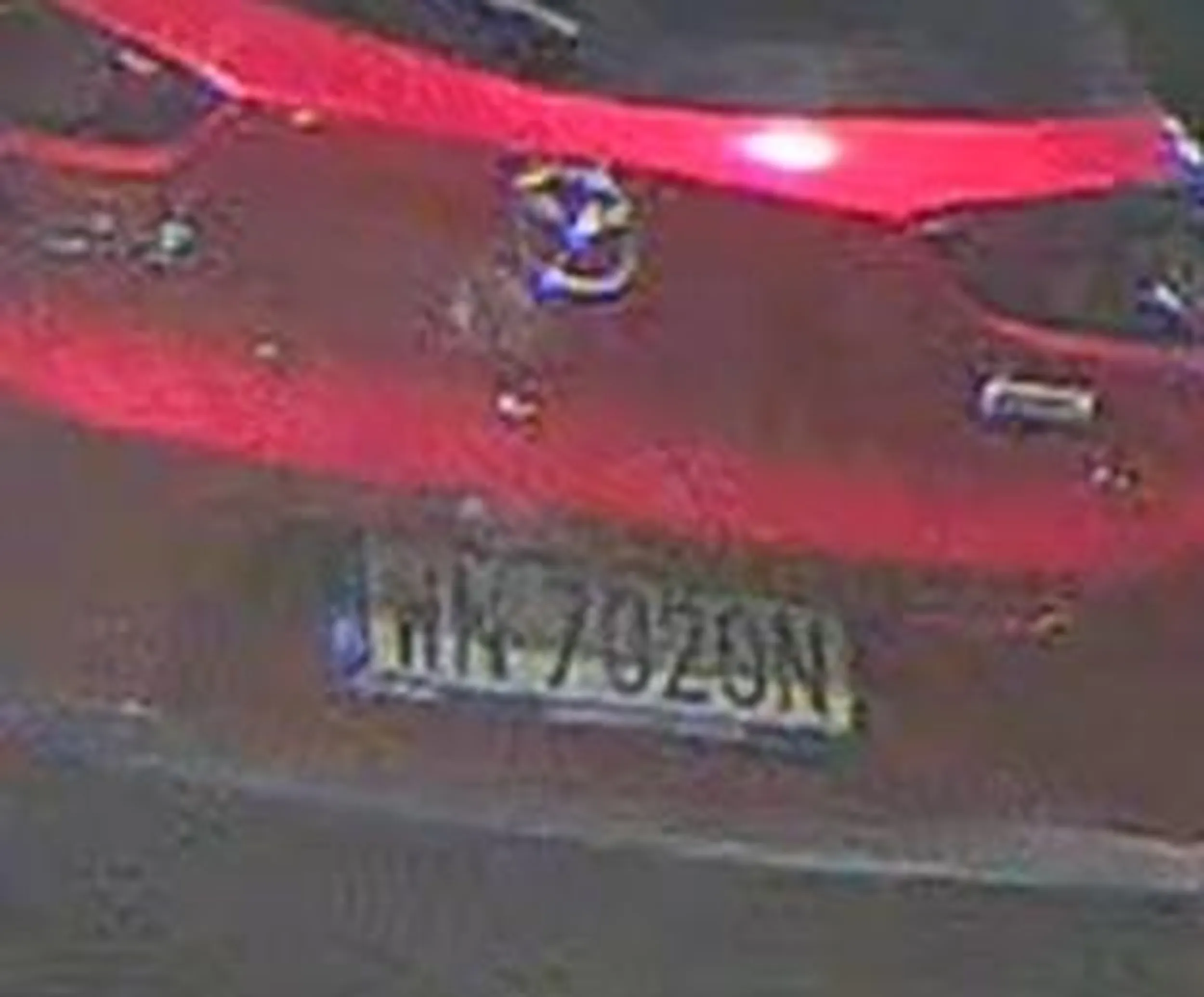 Agresywny , Bezczelny i Niebezpieczny Małolat który z domu rodzinnego nie wyniósł Za Grosz Kultury.  Rodzice kupili mu Mazdę CX-30 , a on "myśli" , że jest królem szos i cała infrastruktura drogowa jest tylko jego.