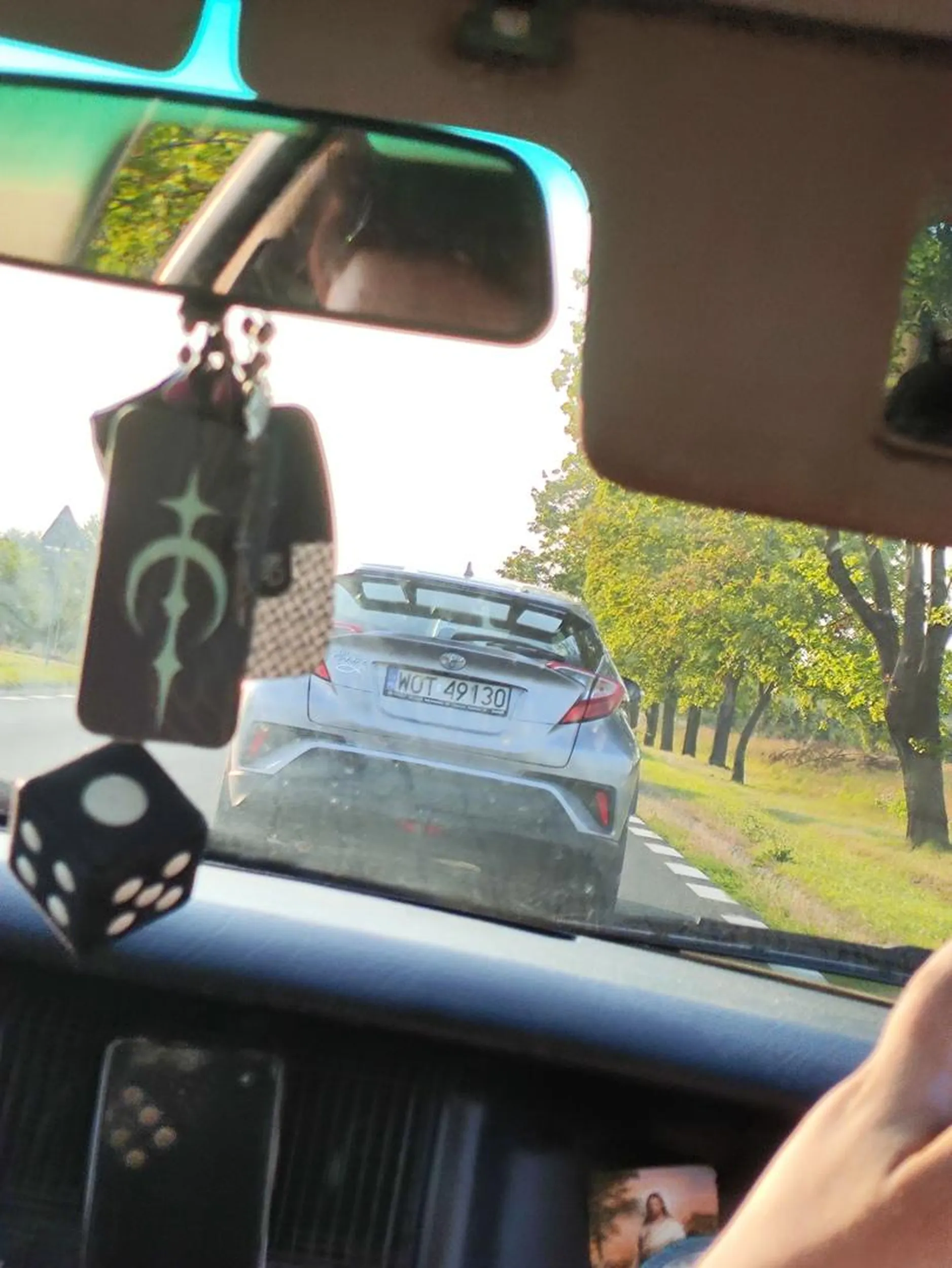 sz.p kierowca postanowił wyjechać ze stacji benzynowej na drodze z ograniczeniem do 90km/h hamując mnie przy tym do 30km/h, poczekanie 5 sekund pana nie zbawi.