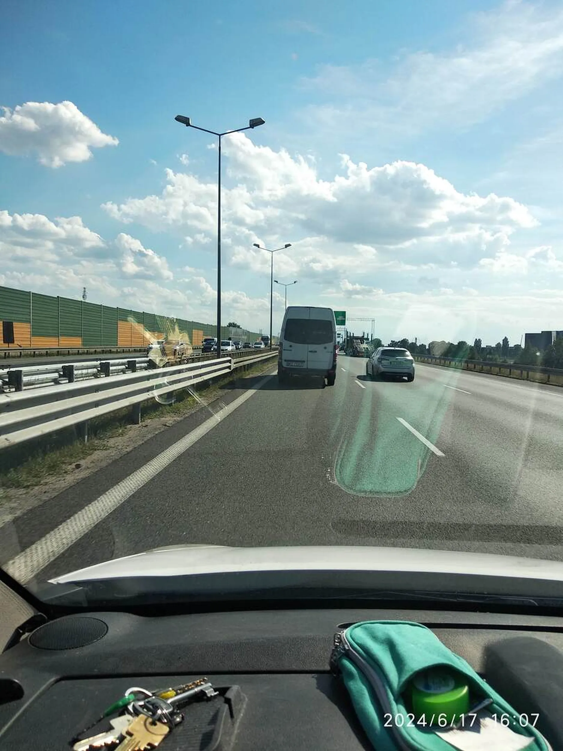 ten bandyta chciał mnie dzis zepchnąć z 3 pasa na barierki, chyba był naćpany