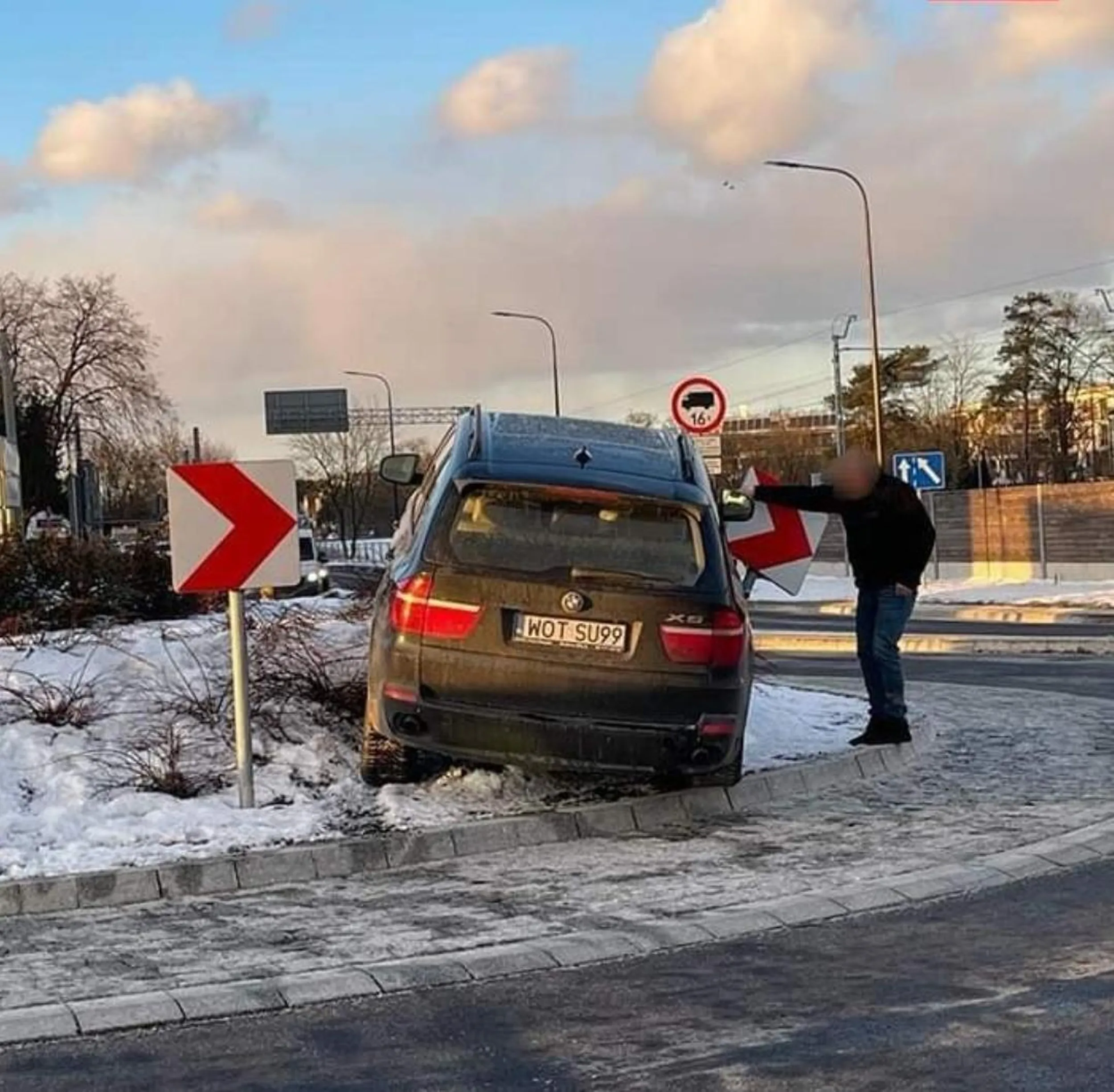 Komentarz zbędny marka zupełnie przypadkowa. Było poprostu ślisko ??