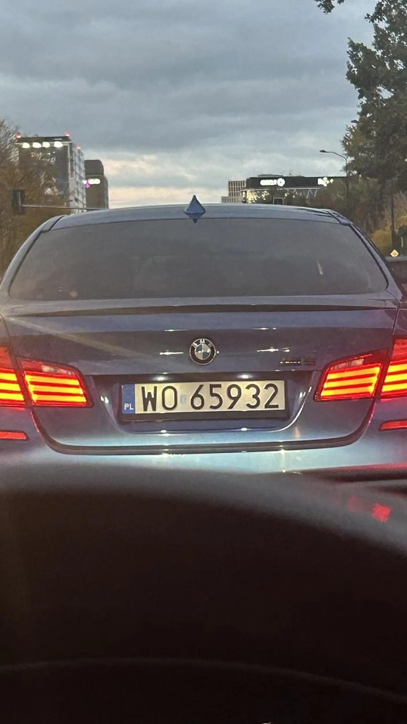 Trochę bez sensu przyspieszać i zwalniać w godzinie szczytu ale muszę przyznać że na dźwięk silnika byłam mokra. Ps. Piękny Tetris