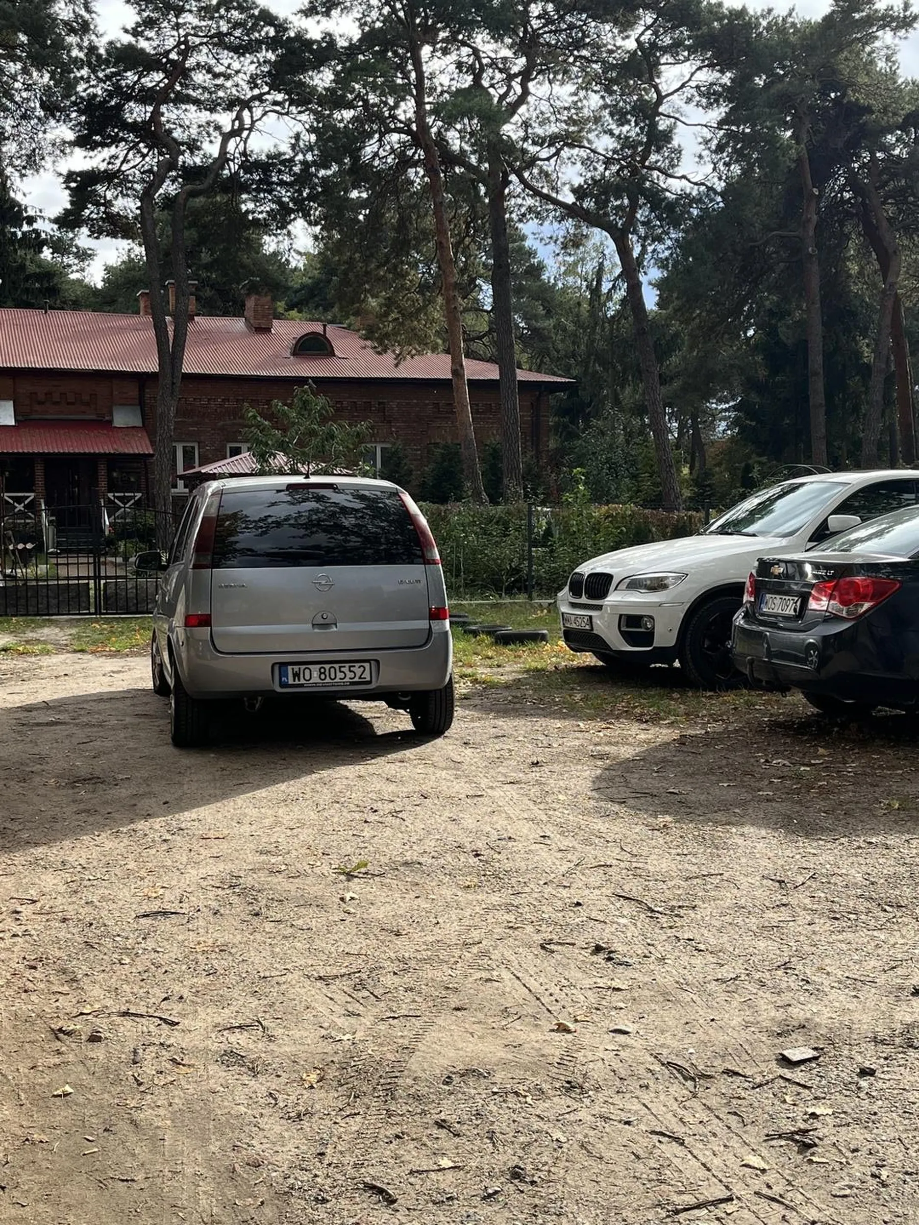 Nie pozdrawiam pani z merivy za zastawienie po raz kolejny aut ponieważ „to jest moje miejsce”