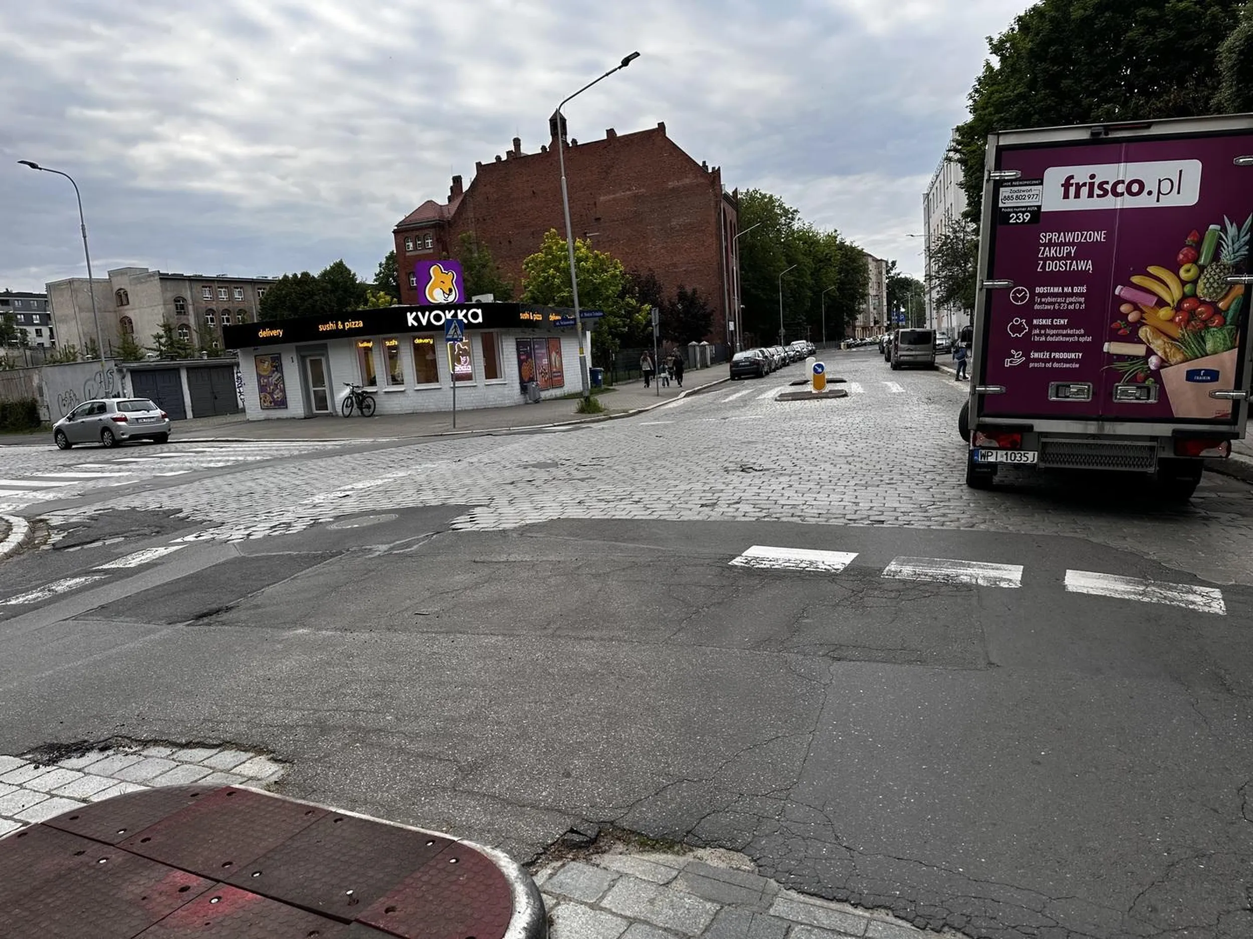 Ja wiem… kurier ale na środku skrzyżowania to trochę przesada