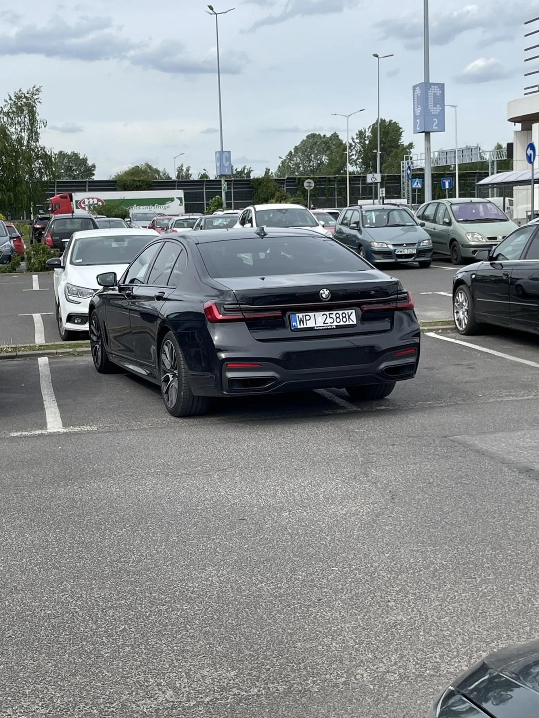 Kierowca świetnie parkuje