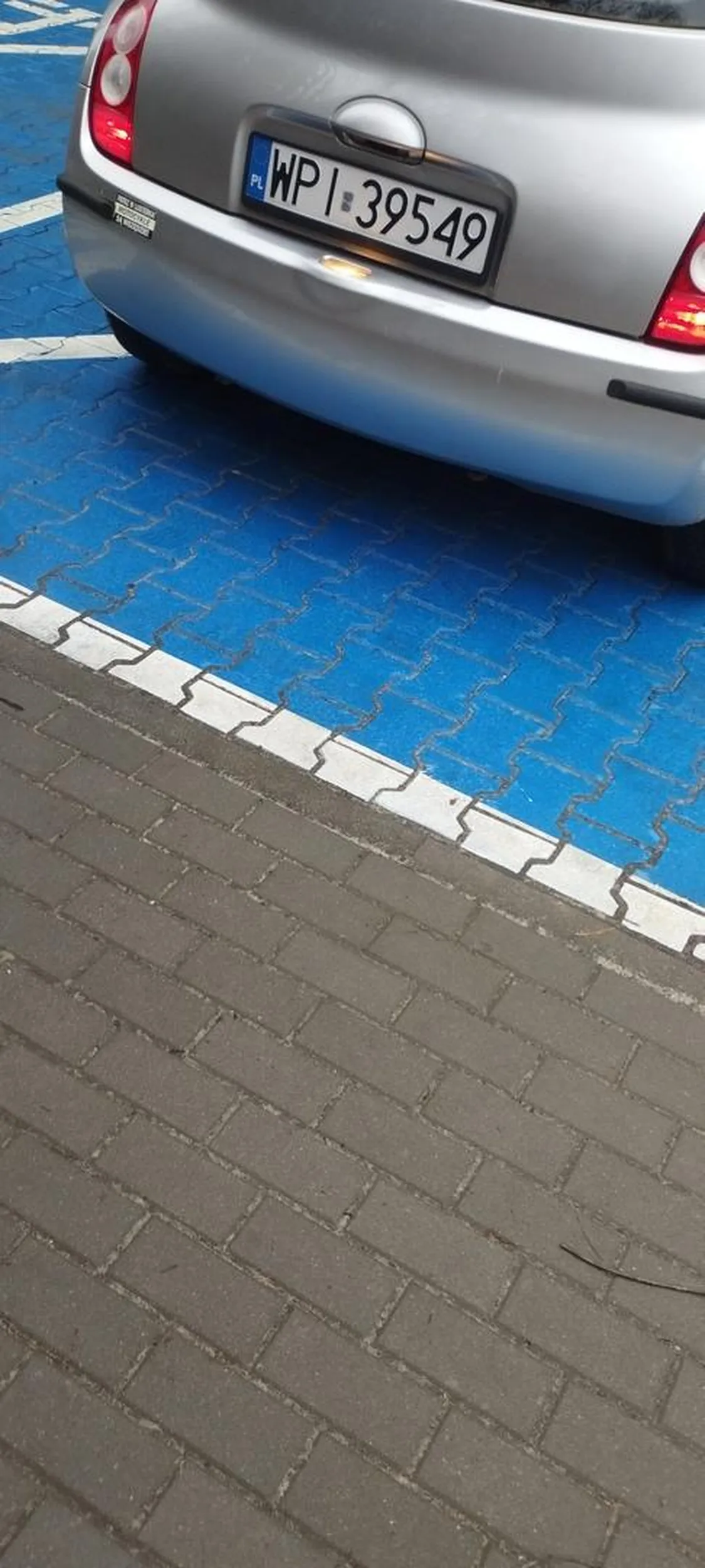 Oczywiście parkowanie na miejscu dla niepełnosprawnych:|