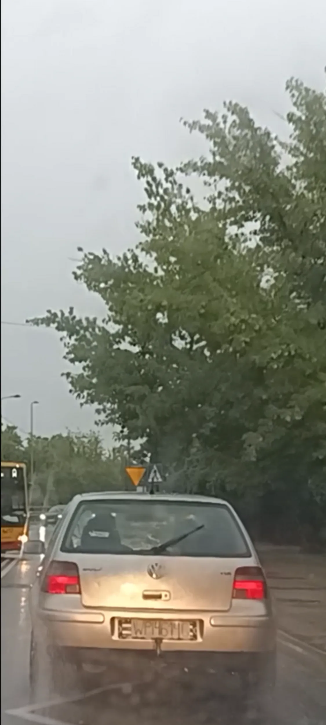 Na tekturce napisał sobie WPI4614G. Co to kurła ma być?