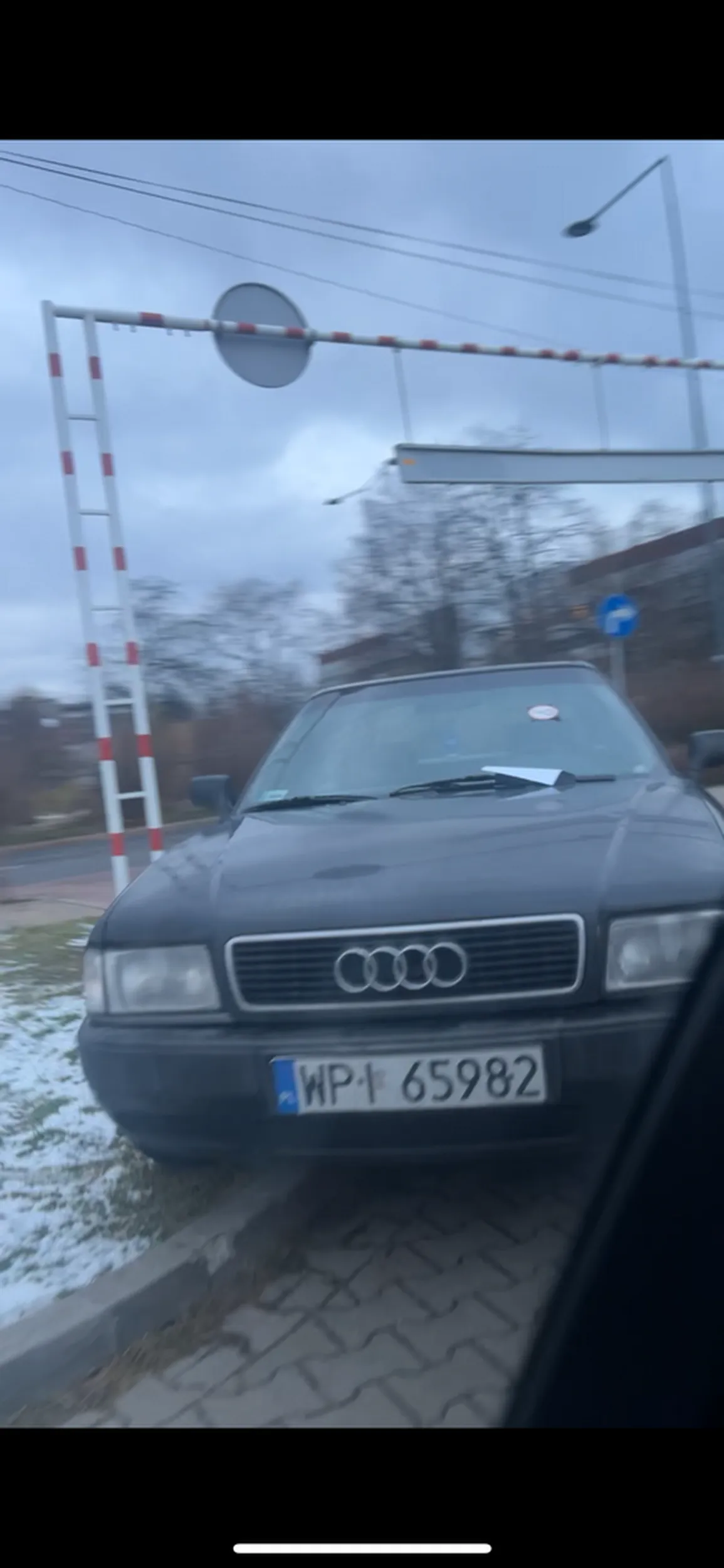 Ktoś tu powinien dodatkowe lekcje parkowania wykupić