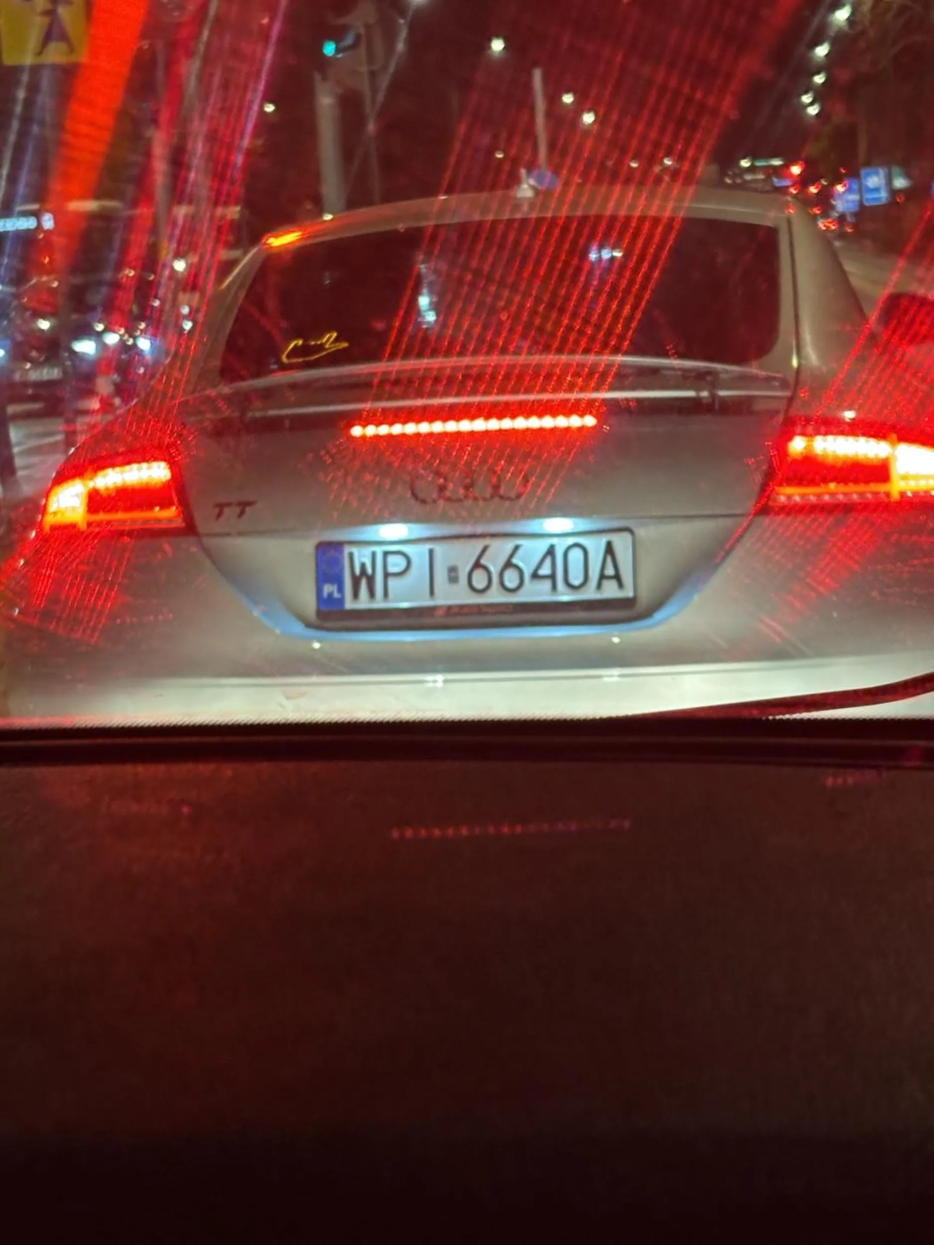 Naucz się jeździć w dupe kopany kondonie a nie ludziom droge zajeżdżasz