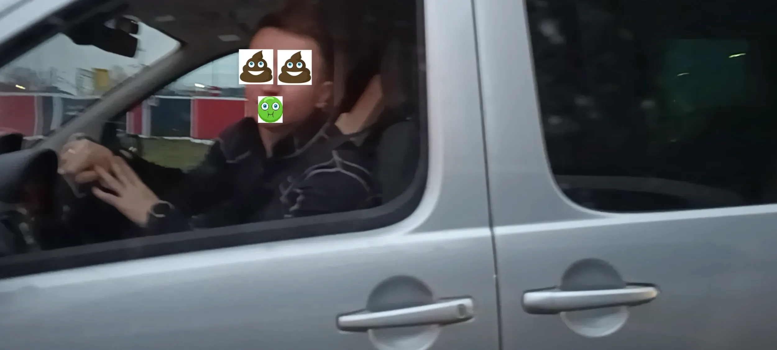 Bandyta drogowy zajechał mi drogę wpychając się na mój pas, bo zauważył troszkę miejsca tj. 30cm na wciśnięcie się mi przed maskę. I jeszcze mnie skarcił potem. Więc CYK, FOCIA !