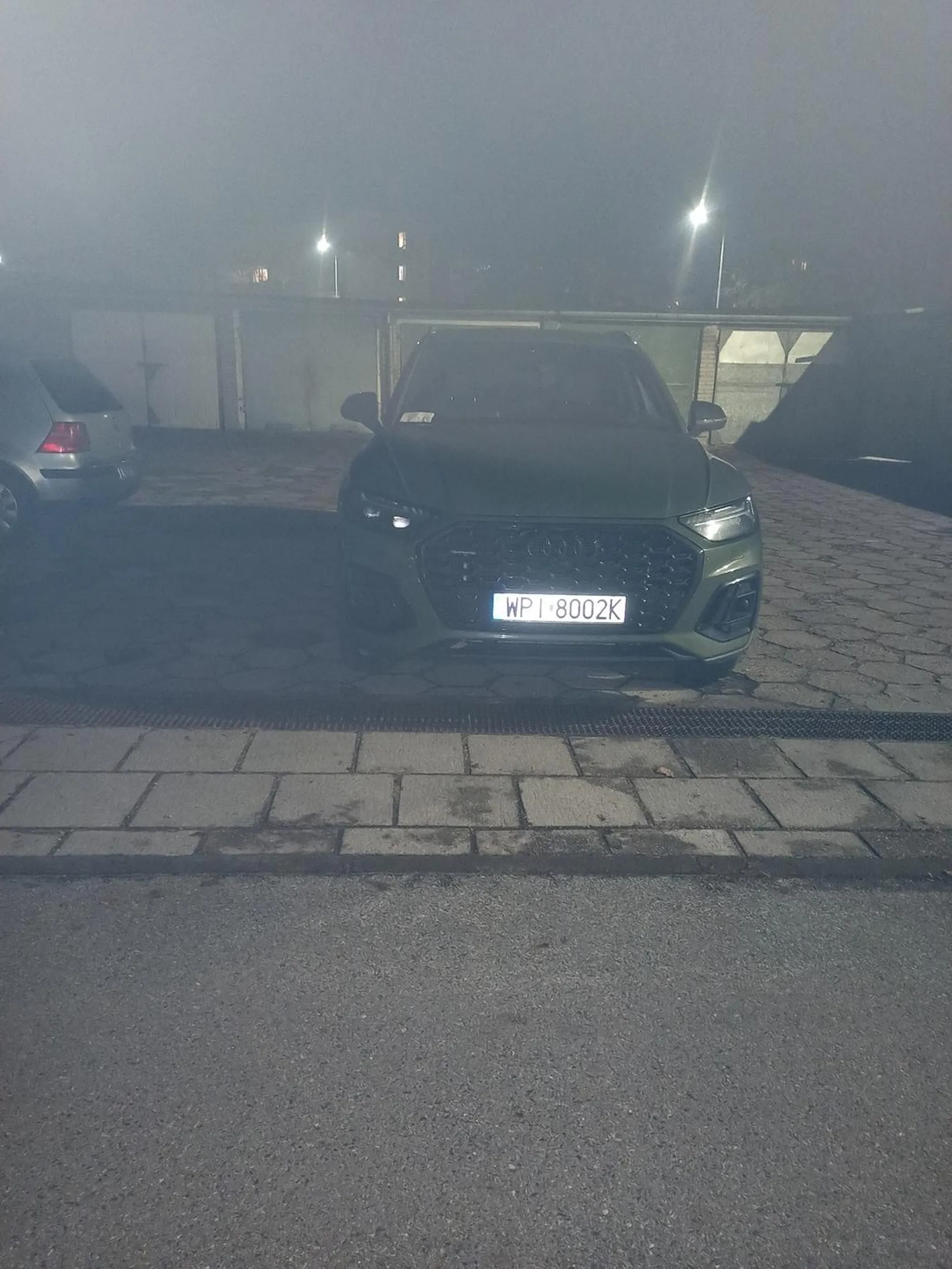 Bezczelnie parkuje na garażach gdzie problem mam później nawet z otwarciem garażu
