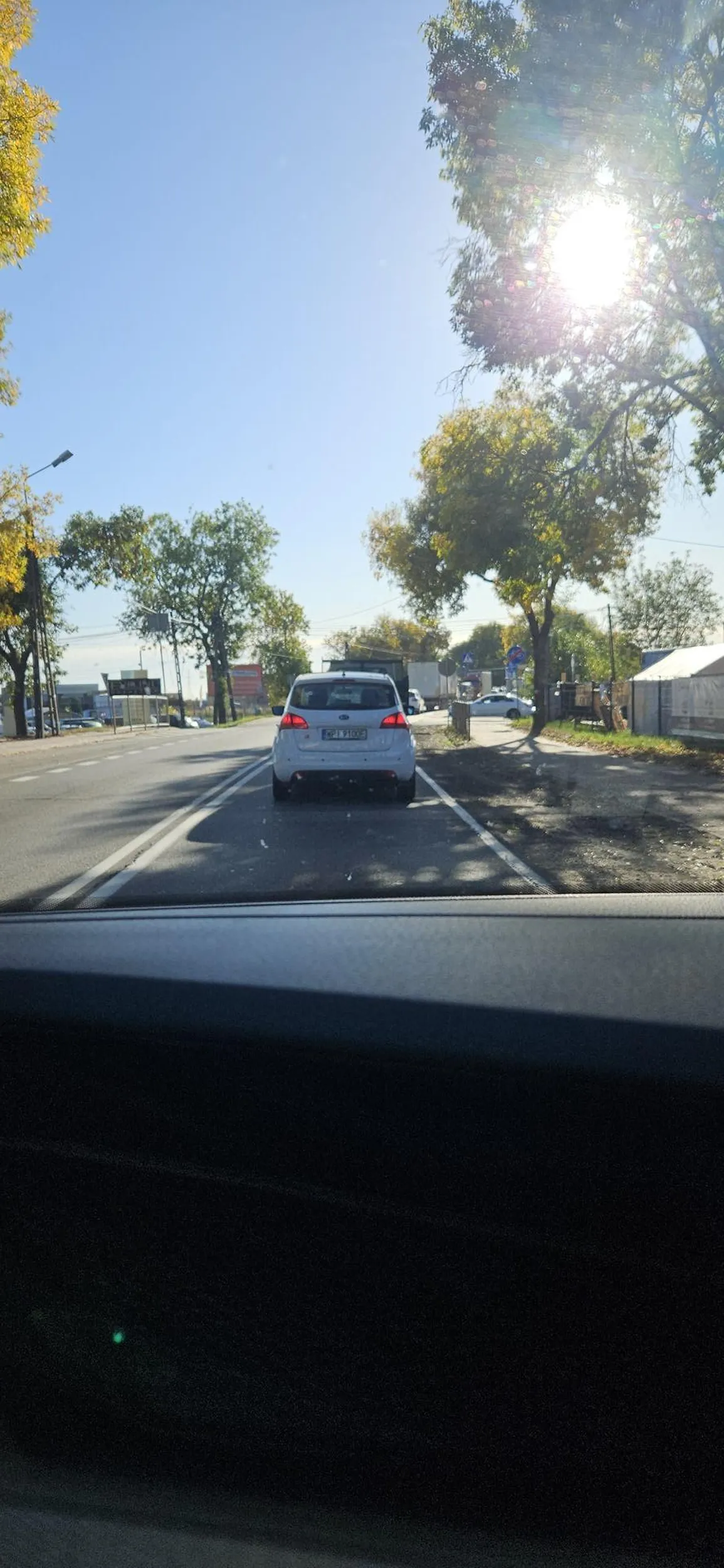 Brak świateł stop, prawie doprowadziło do wypadku.