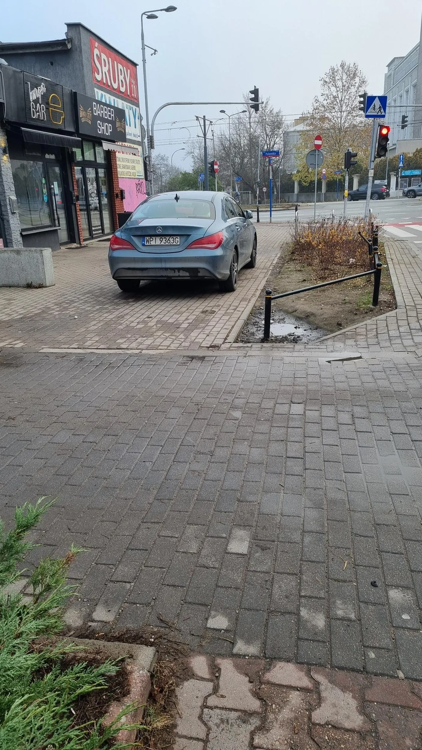 Pomylenie chodnika z parkingiem