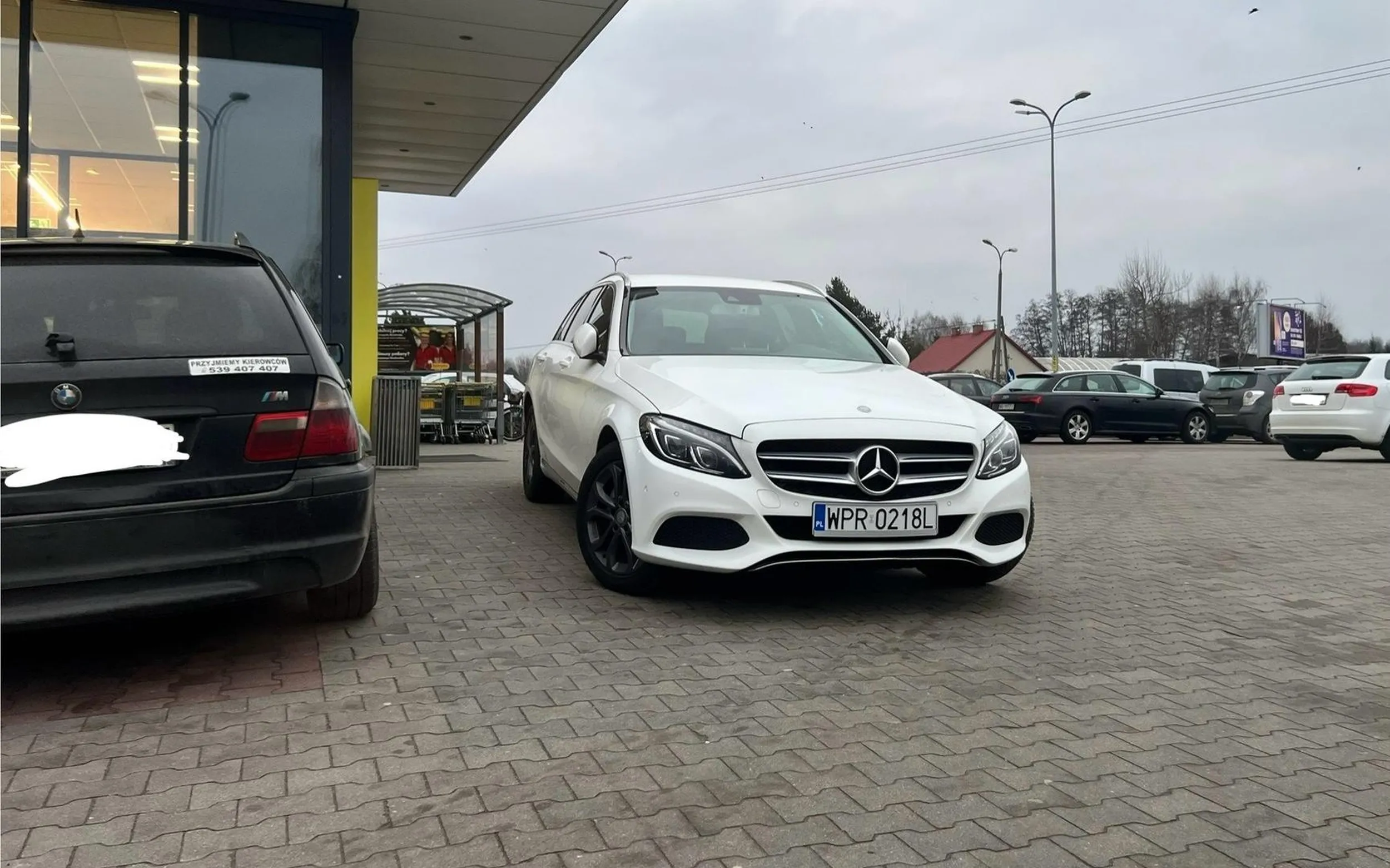 Królewicz widzę parkował w przejściu, utrudniając przejazd  i nadal parkuje…