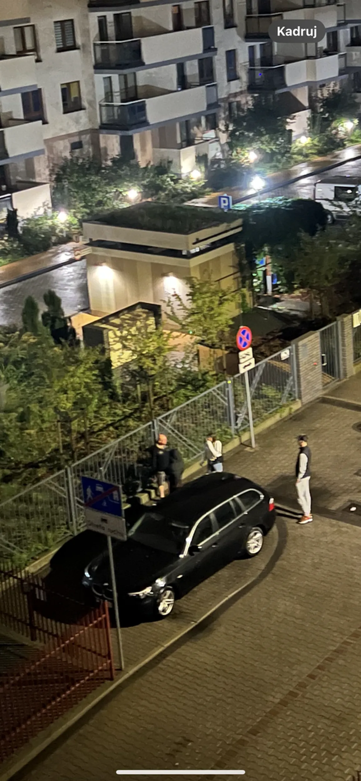 Ukraińska swołocz drze mordę pod blokiem w niedziele o 4 nad ranem.