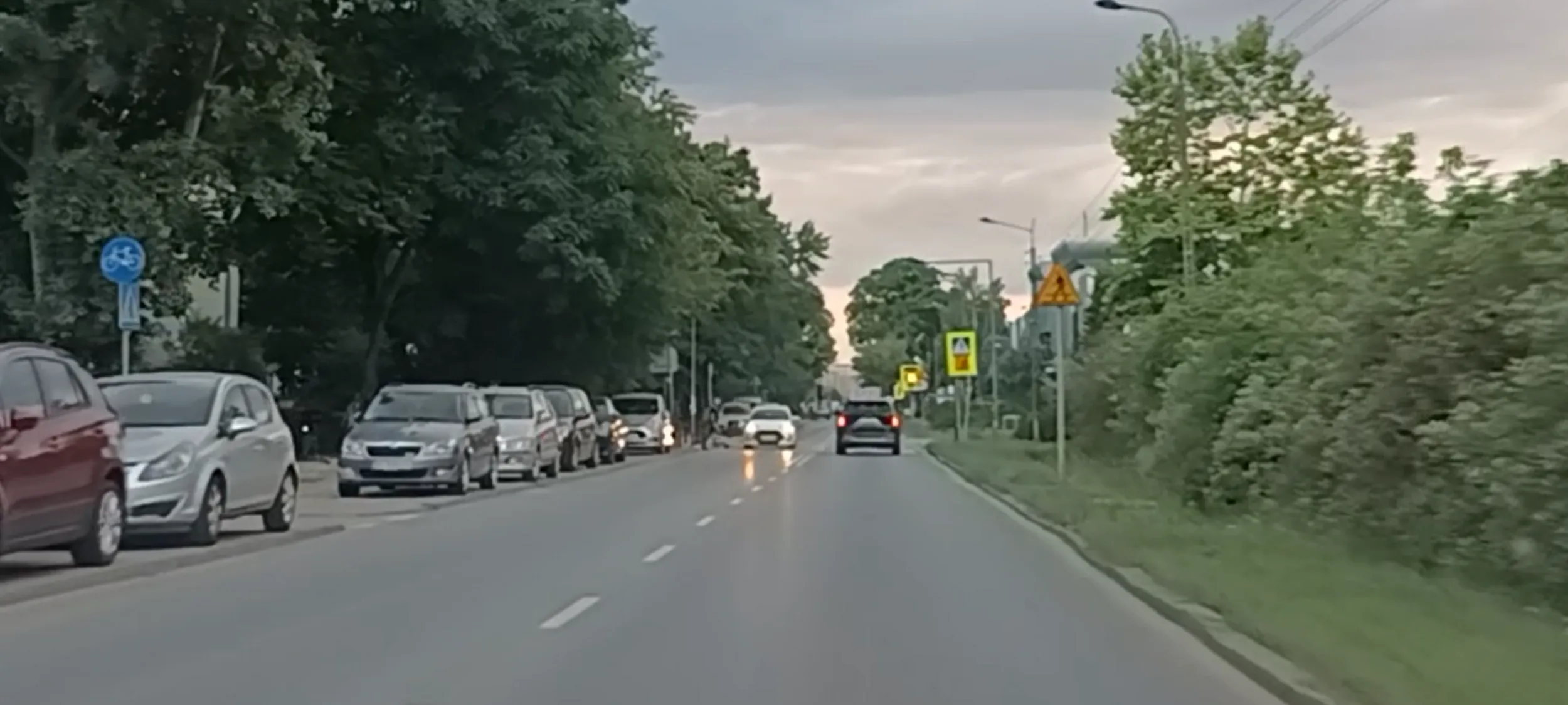 Bandyta drogowy przejeżdża przez przejście dla pieszych i nie ustąpił pierwszeństwa pieszemu na przejściu