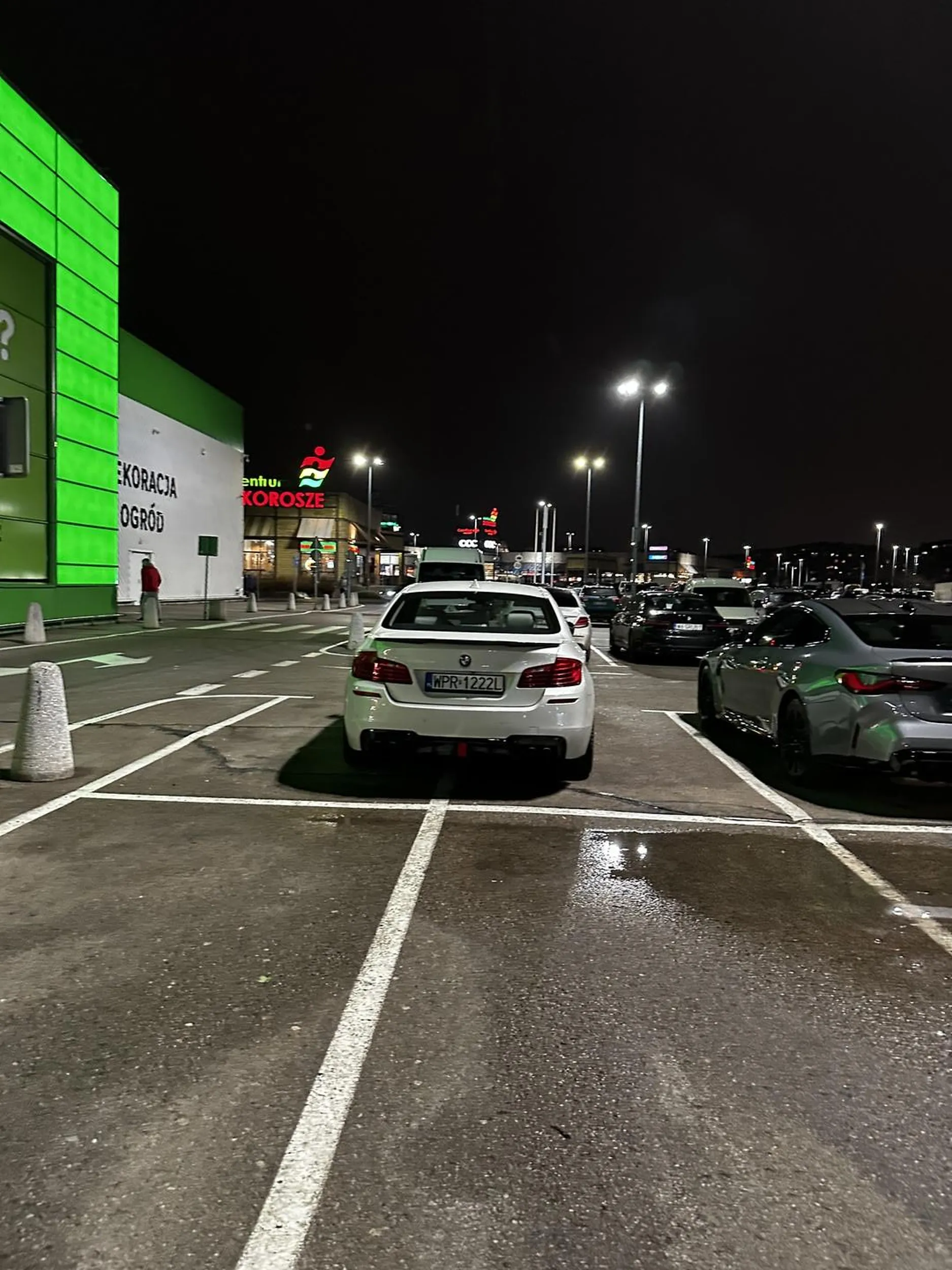 Czemu to w większości są BMW? Jakiś mały kurs parkowania?