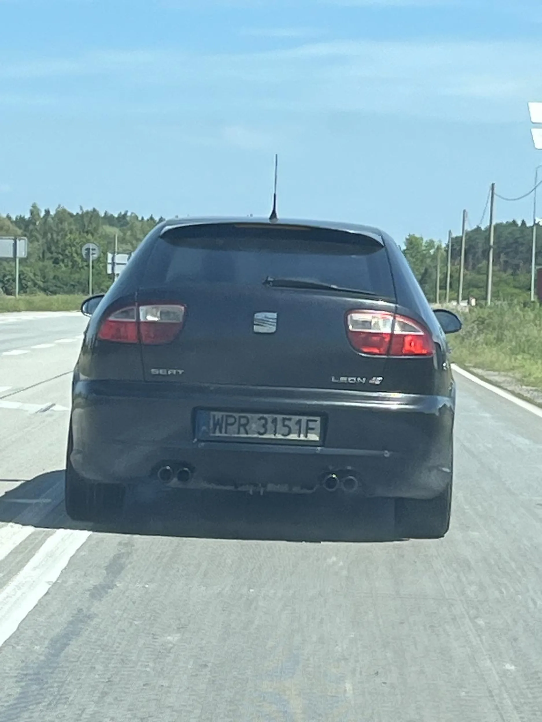 Bo tuningować to trzeba umieć… Kopci z niego jak ze starego pieca