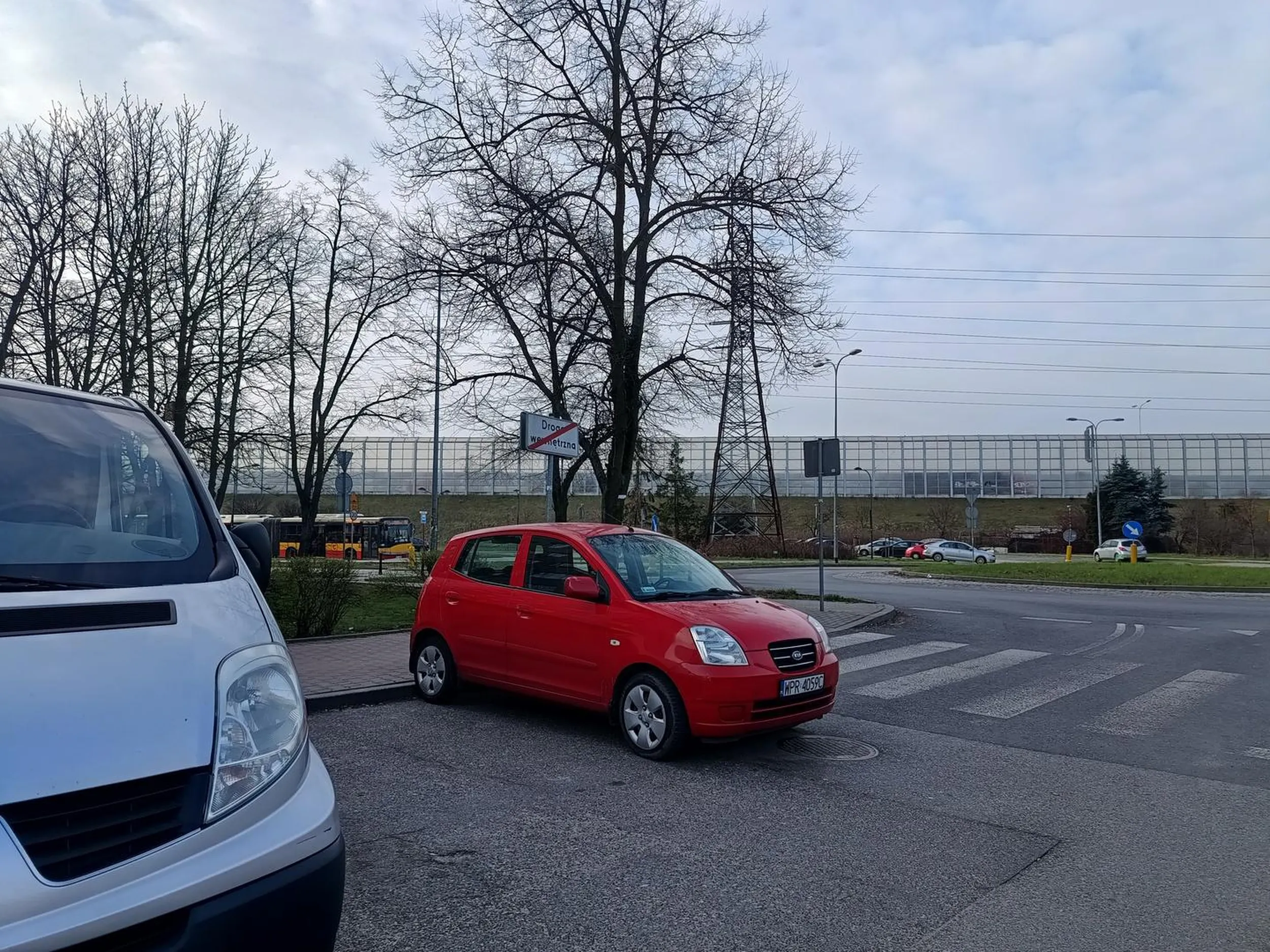 Złamas parkuje na jak złamas.