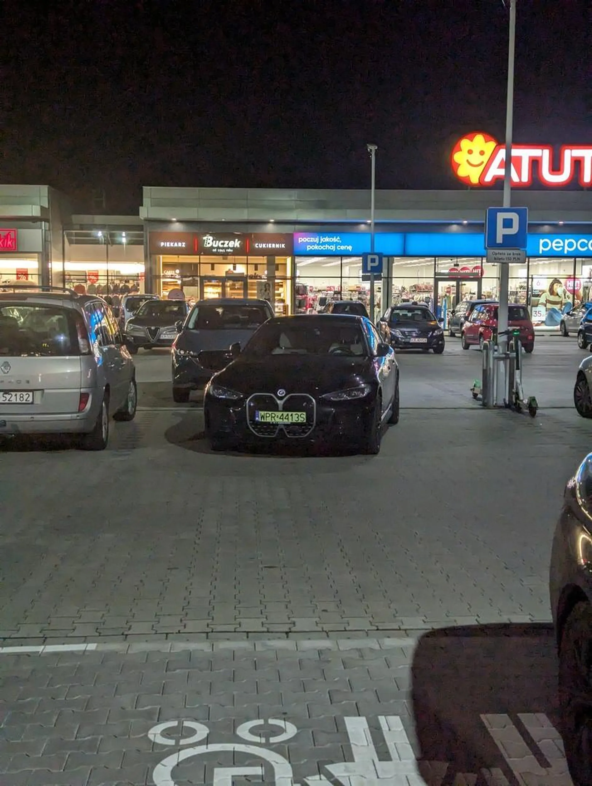 Mogę kupić kolorowankę żebys się nauczył nie wyjeżdżać za linię