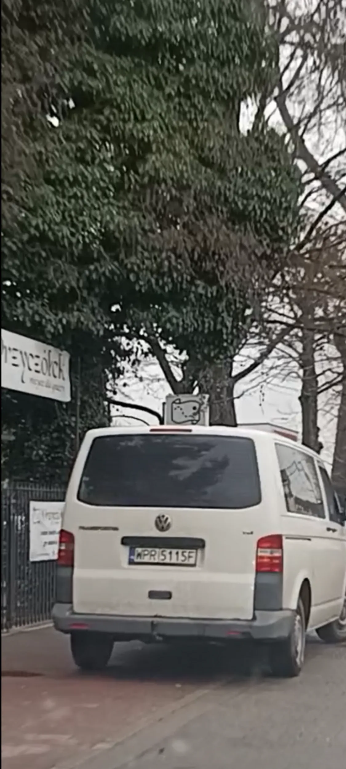 Stoisz wiesianku na chodniku a tu jest zakaz zatrzymywania się i postoju