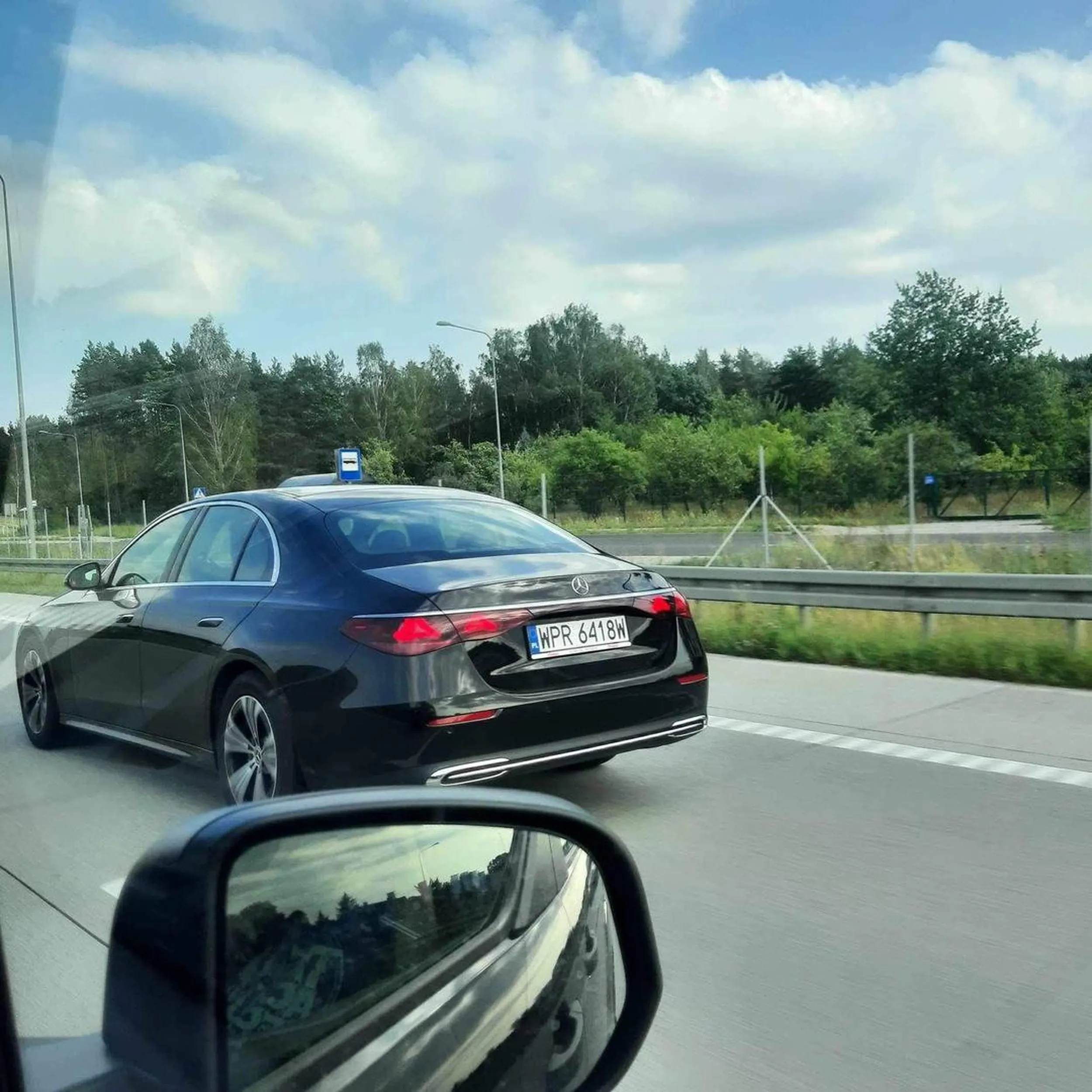 Uwaga!!! Hamuje gwałtownie przy prędkości 120 km/h na lewym pasie bo jest królem szos