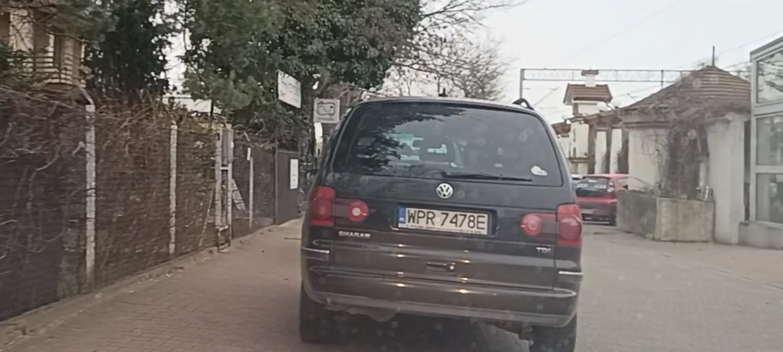 Parkowanie na ulicy gdzie jest zakaz zatrzymywania się i postoju B-36