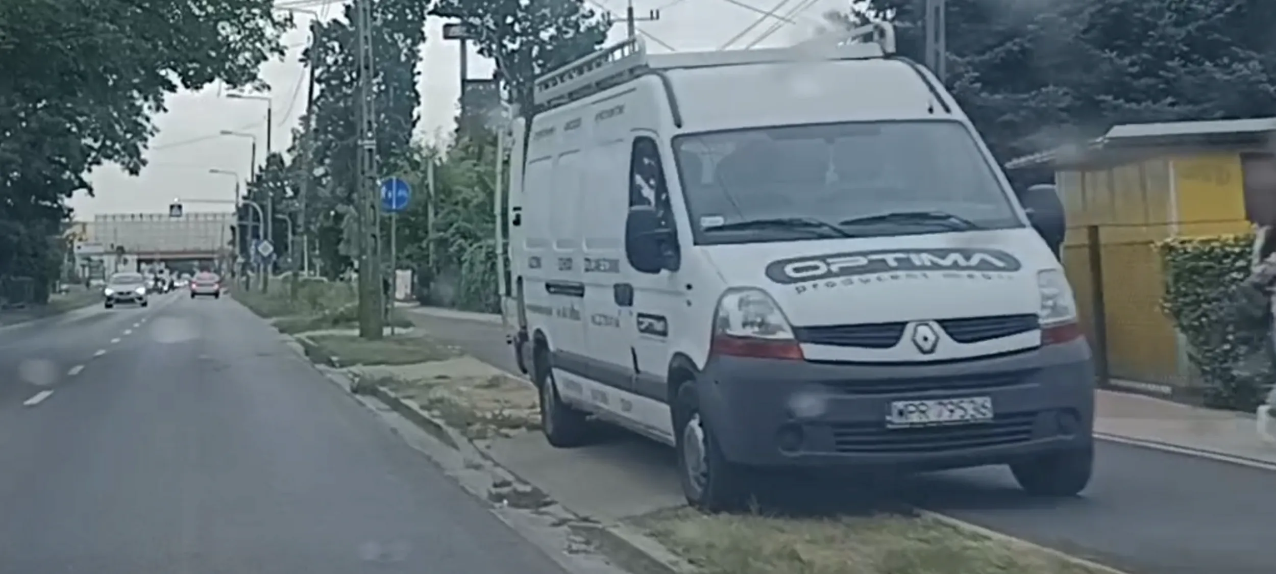 ...ujek zaparkował na ścieżce rowerowej