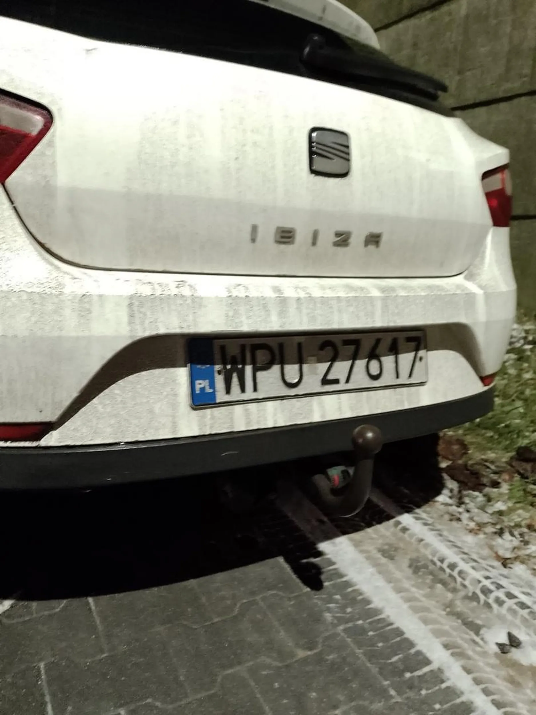 Brawo za blokowanie innych samochodów ! Nie ma to jak czekać  z dziećmi 40 minut !