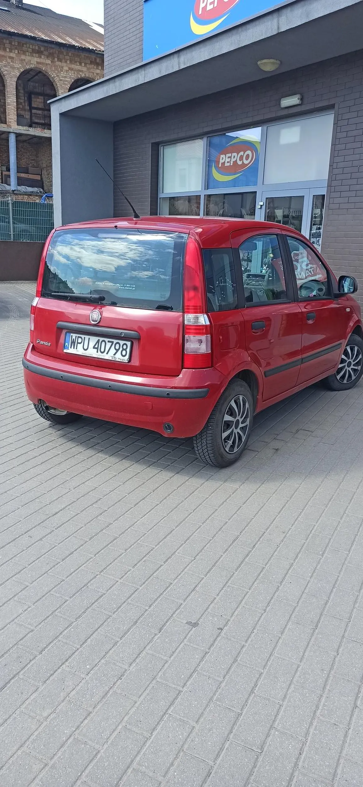 Pozdrawiam serdecznie Panią która stanęła prosto w drzwiach sklepu