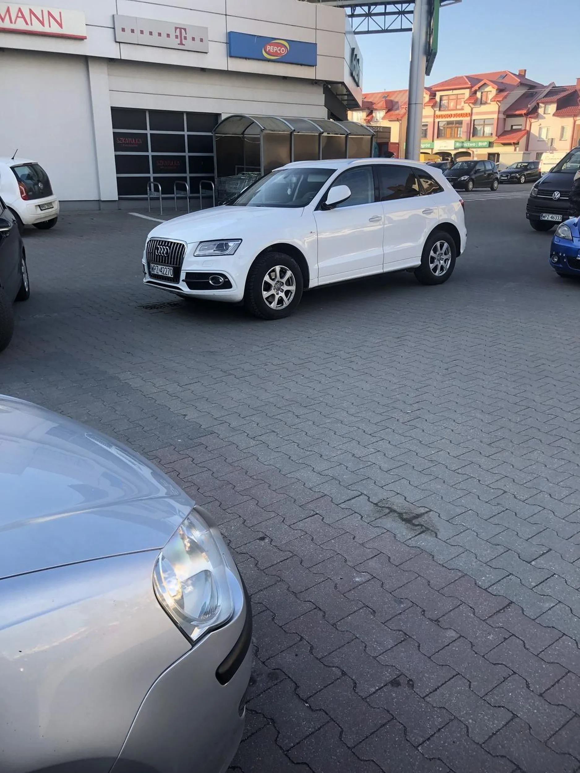 Następnym razem polecam zaparkować w miejsca na to przeznaczone