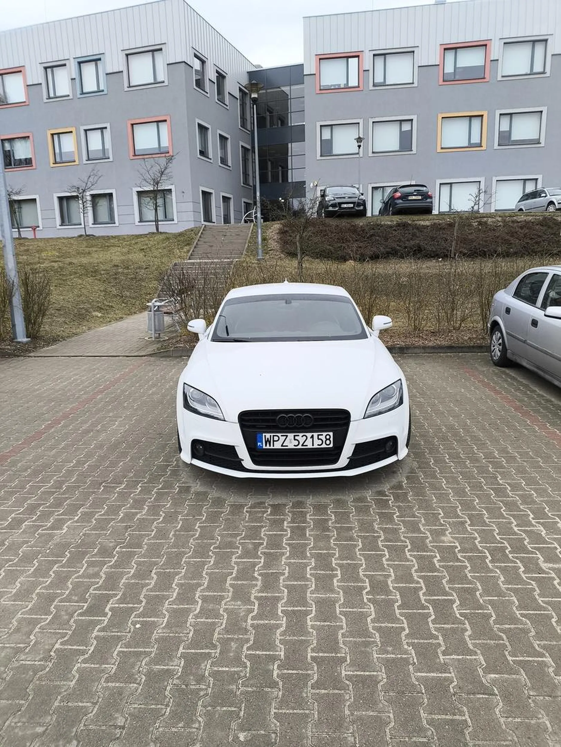 Naucz się parkować, 2 miejsca jednym autem zajęte szkoda gadać