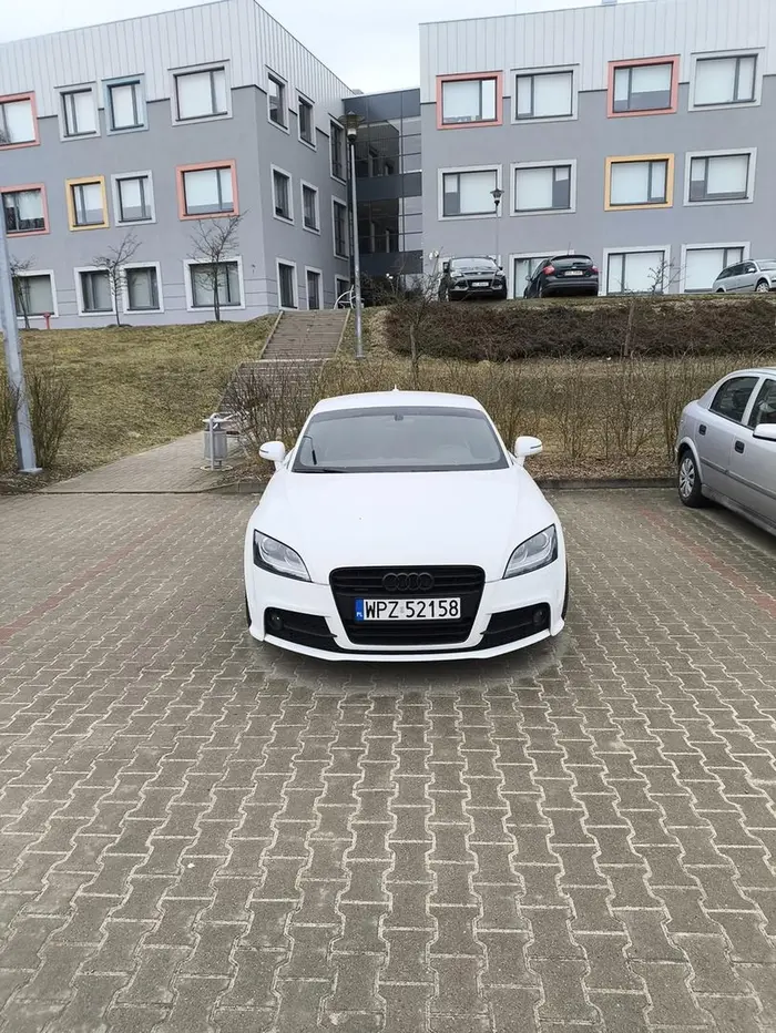 Naucz się parkować, 2 miejsca jednym autem zajęte szkoda gadać